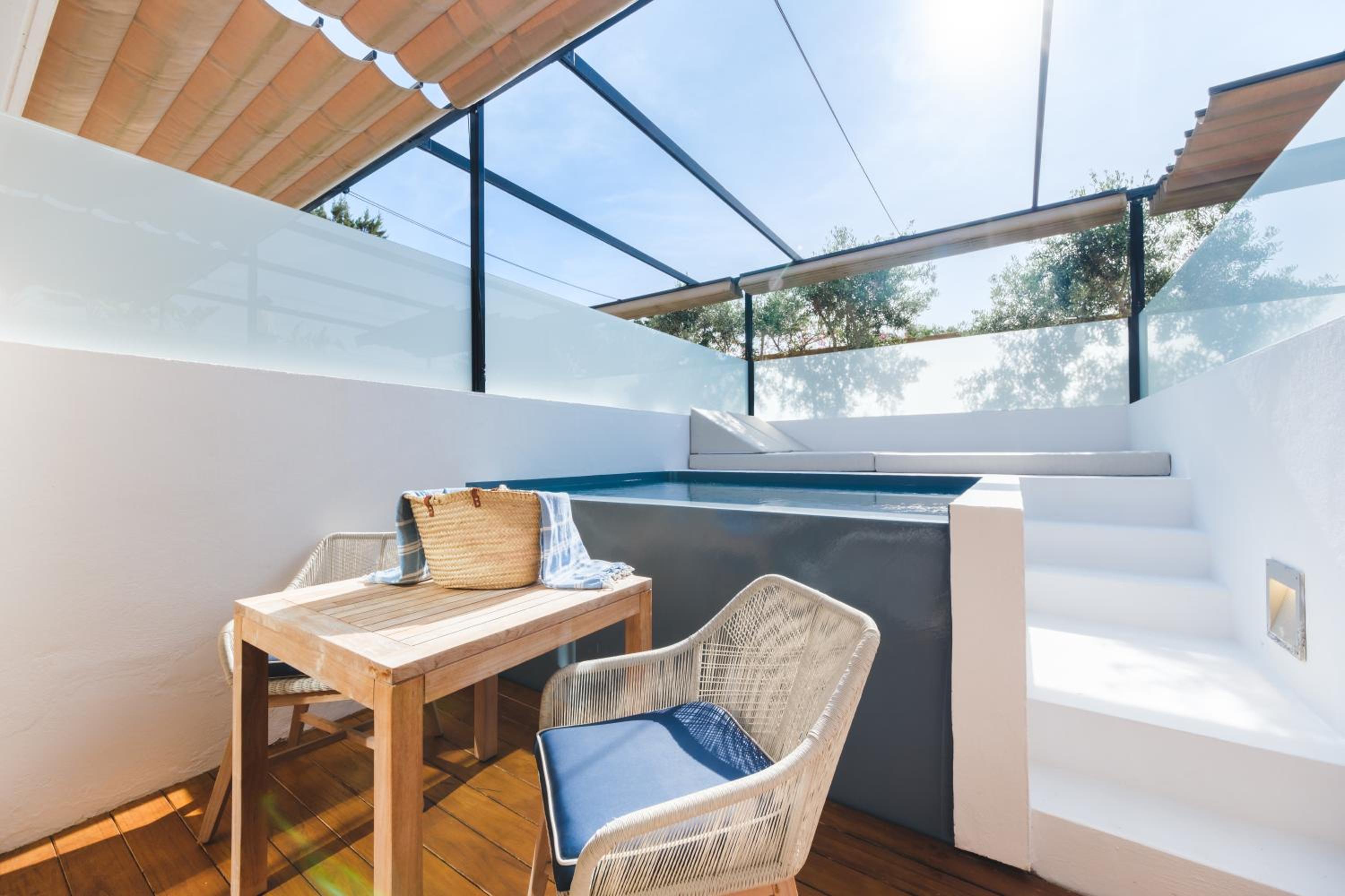 Deluxe Double Room with Pool photo 3