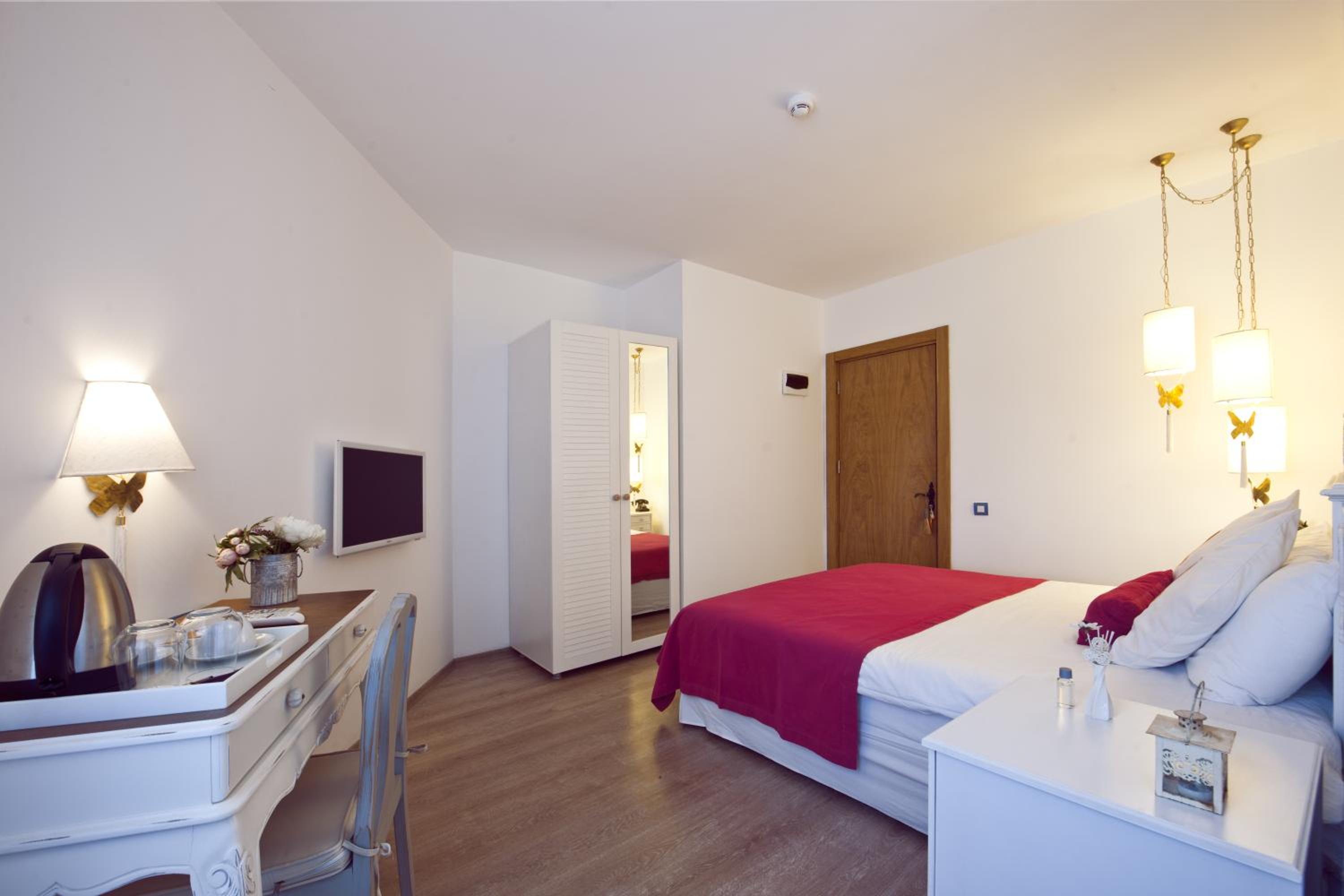 Deluxe Double Room with Garden and Pool View
