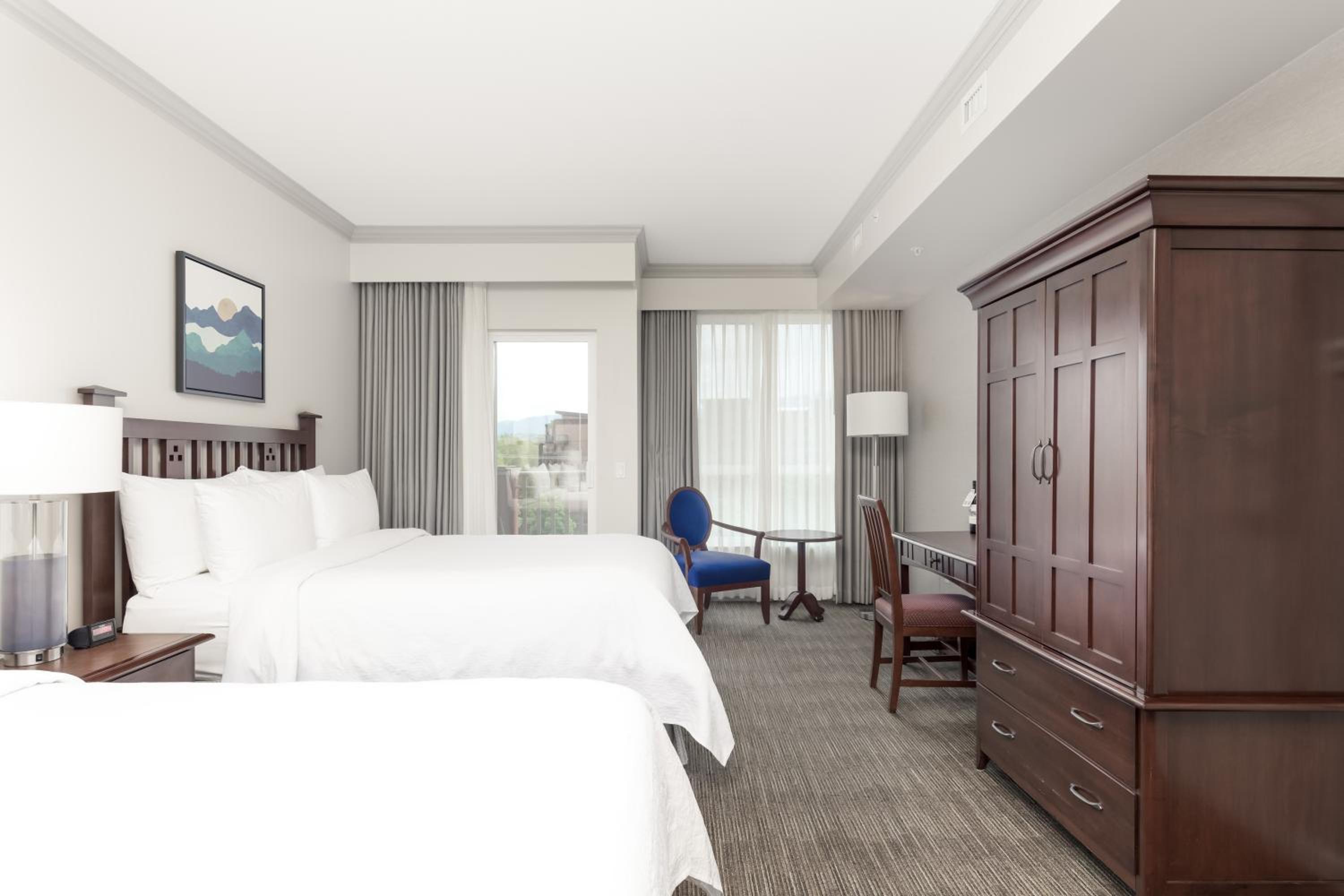 Deluxe Room, 2 Queens - Photo 2