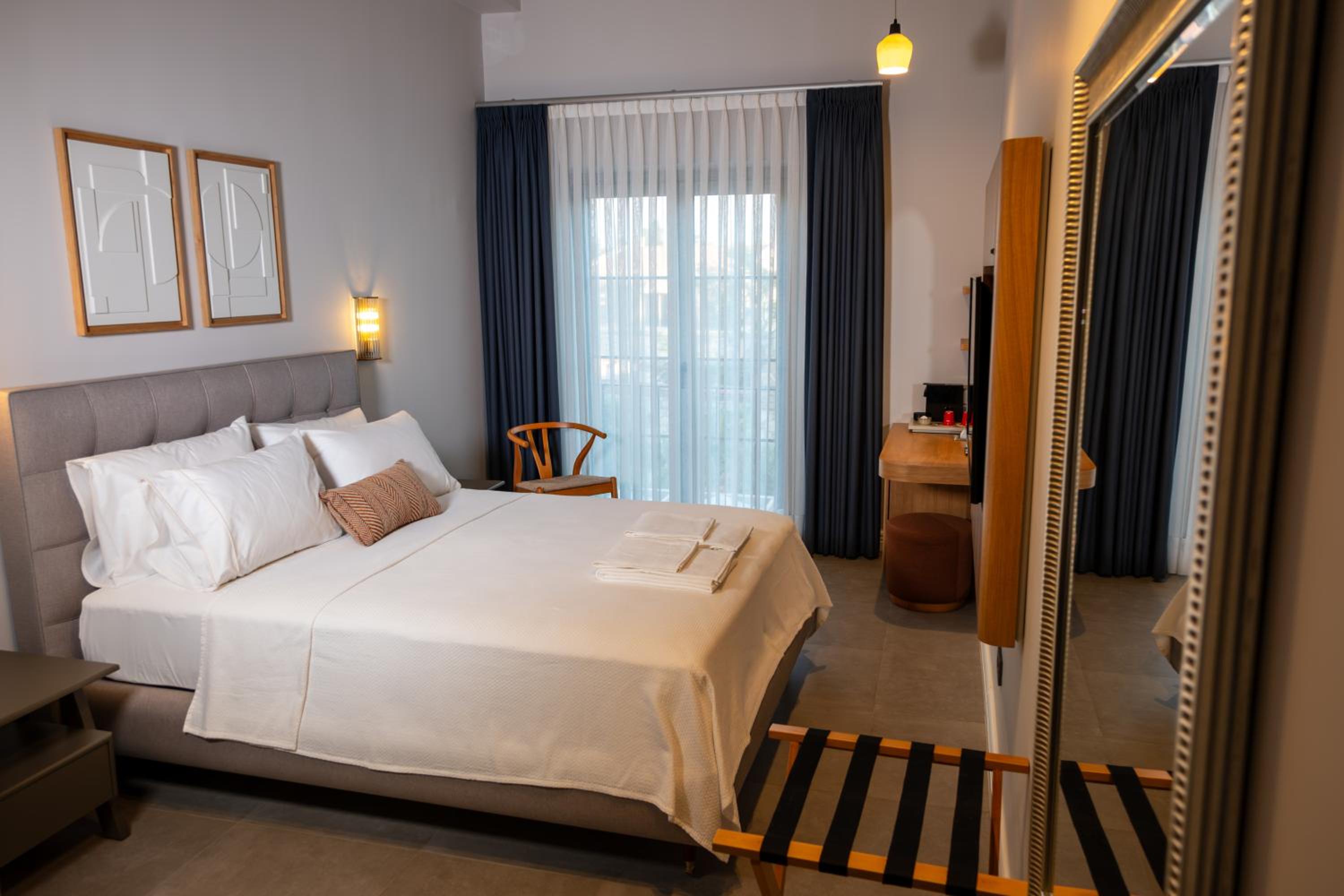 Deluxe Queen Room