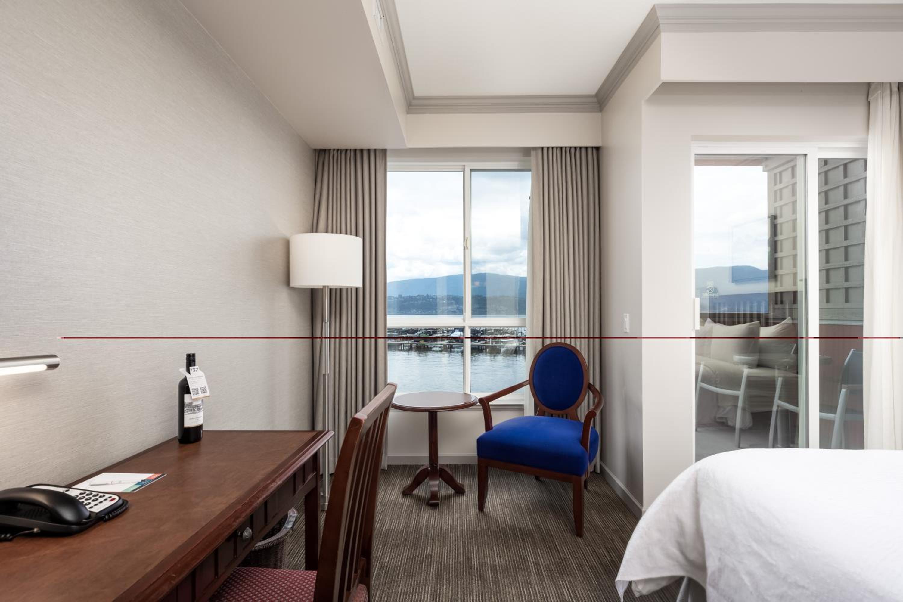 Deluxe Room, 2 Queens, Lakeview - Photo 2