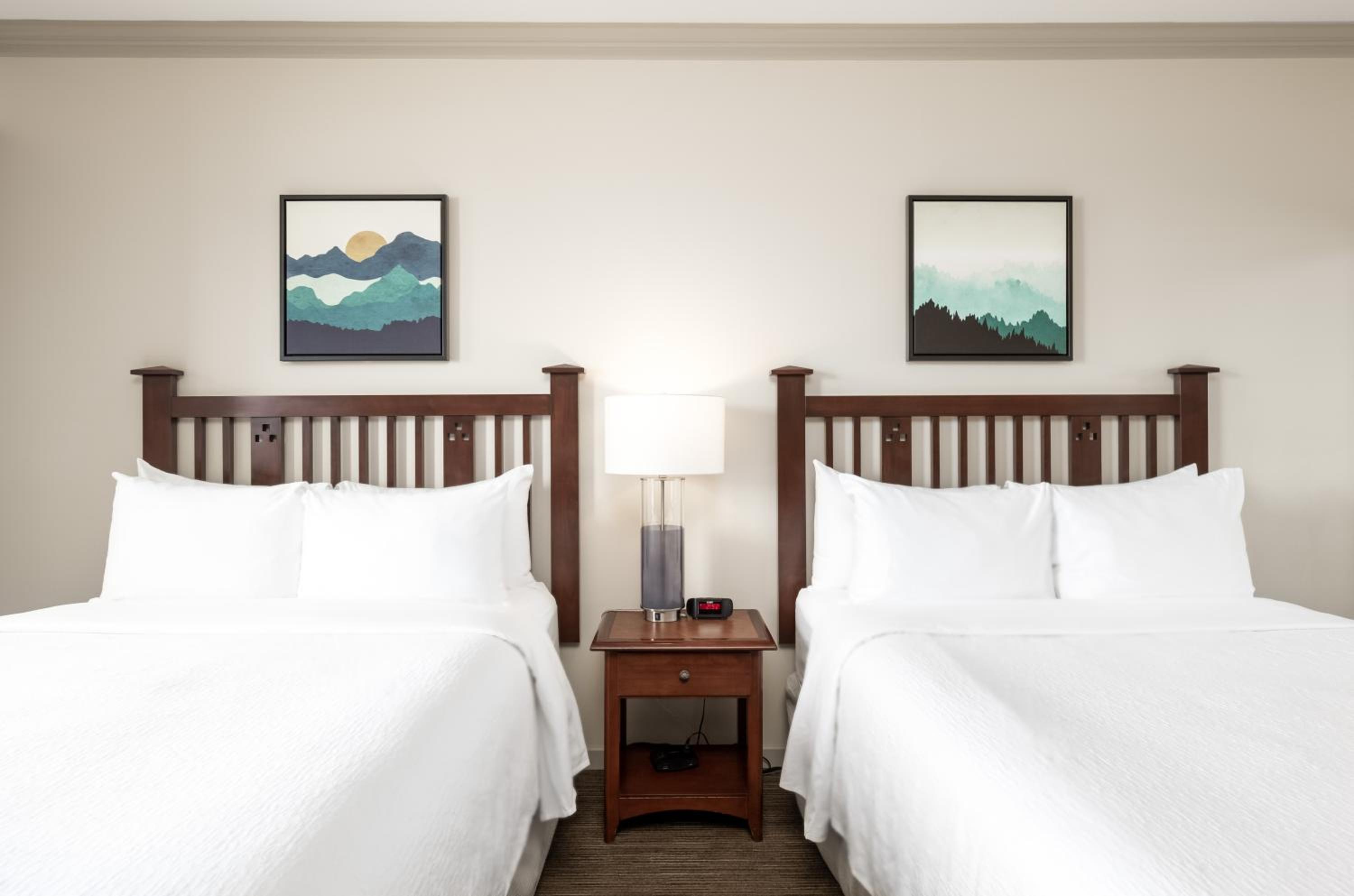 Deluxe Room, 2 Queens, Lakeview - Photo 3