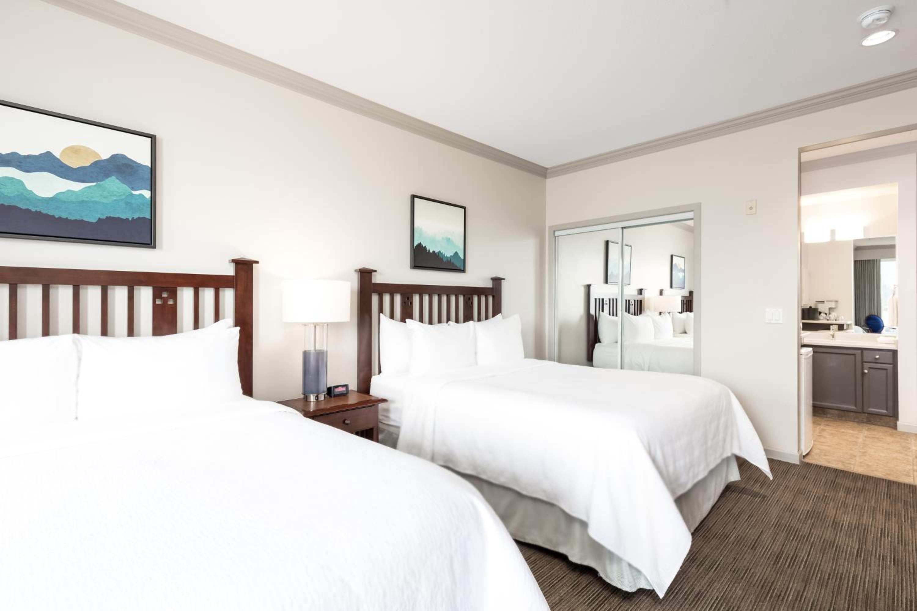 Deluxe Room, 2 Queens, Lakeview - Photo 4