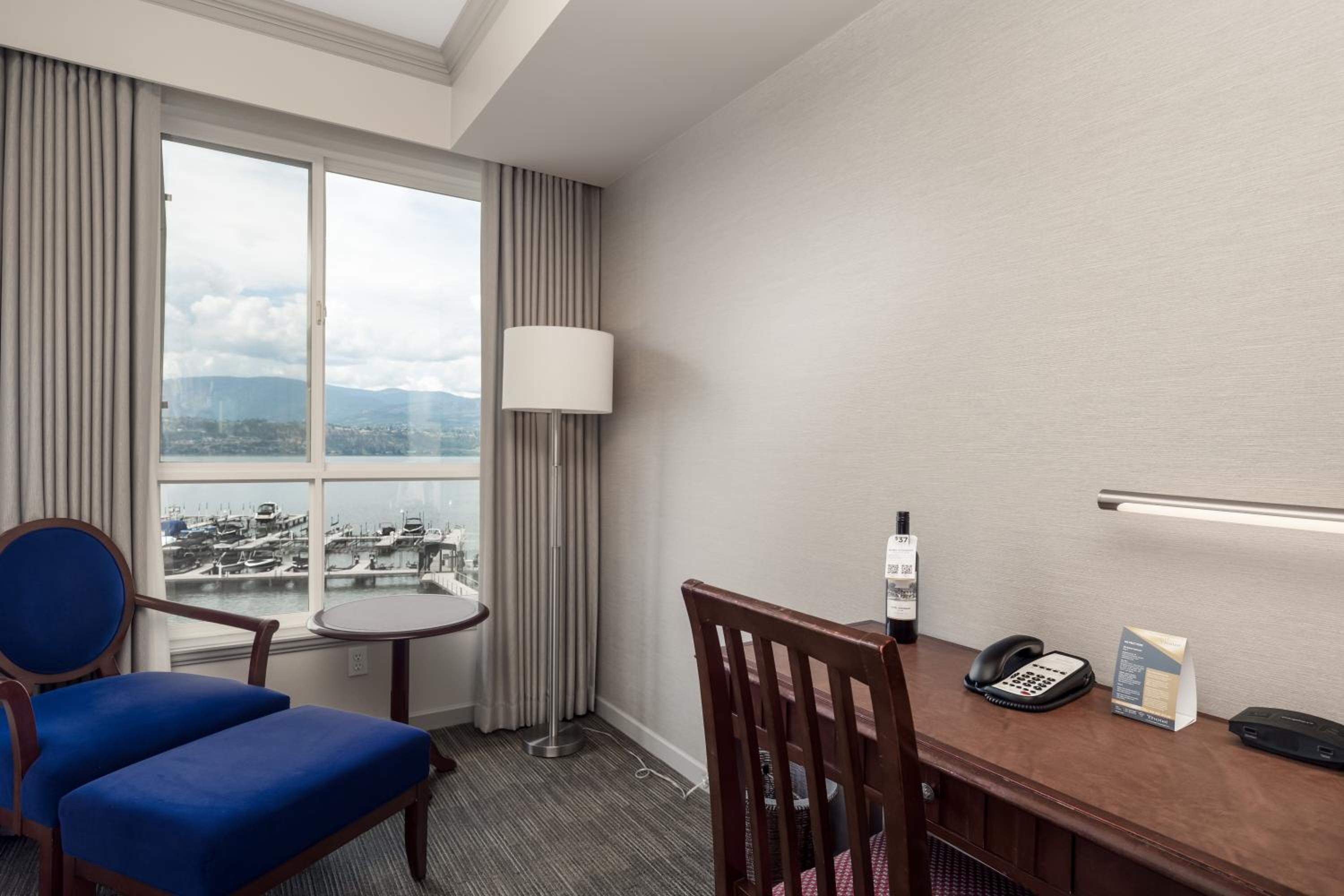 Deluxe King Room, Lakeview - Photo 5