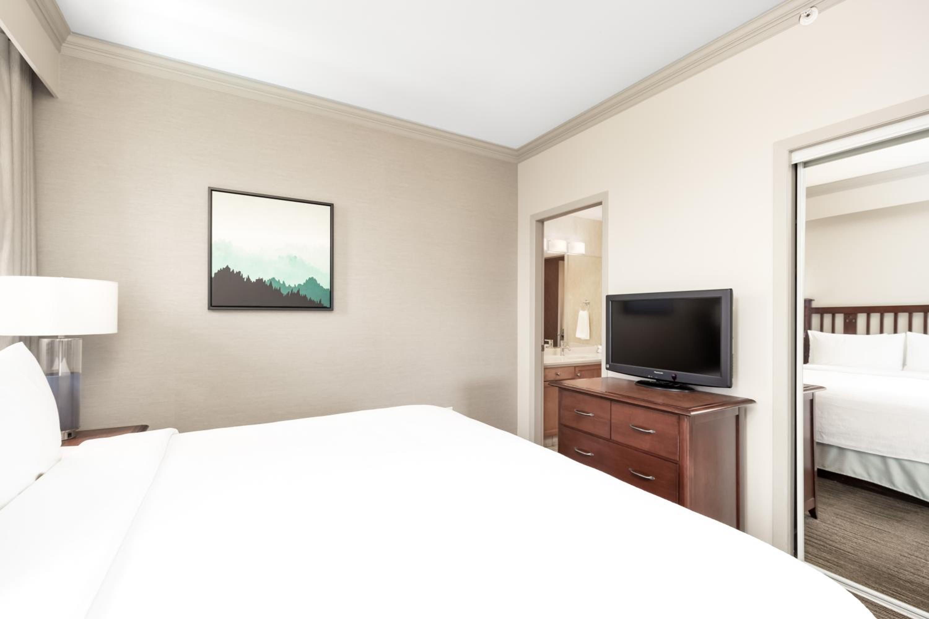 Premium One Bedroom Suite - Photo 6