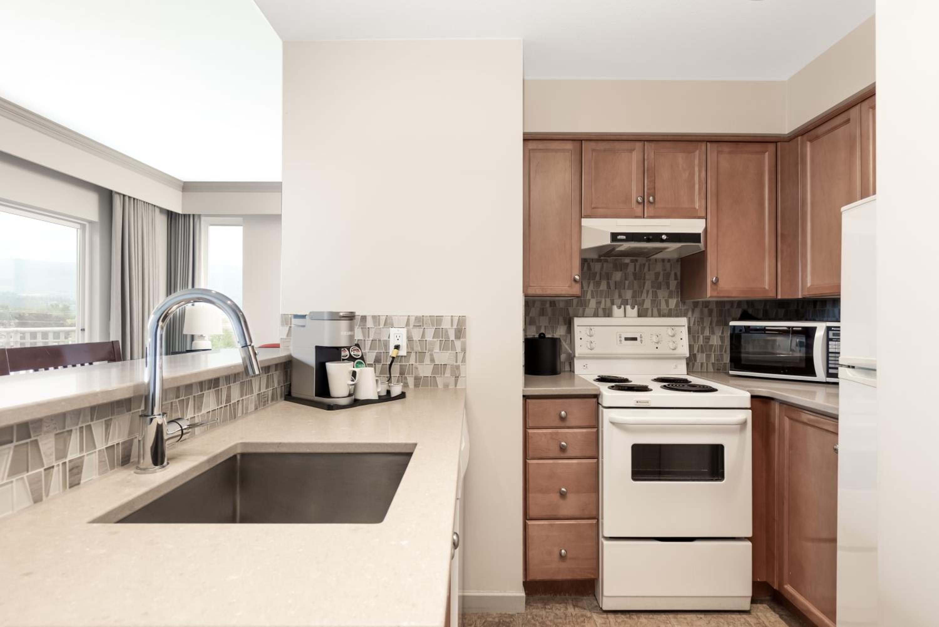 Premium One Bedroom Suite - Photo 3