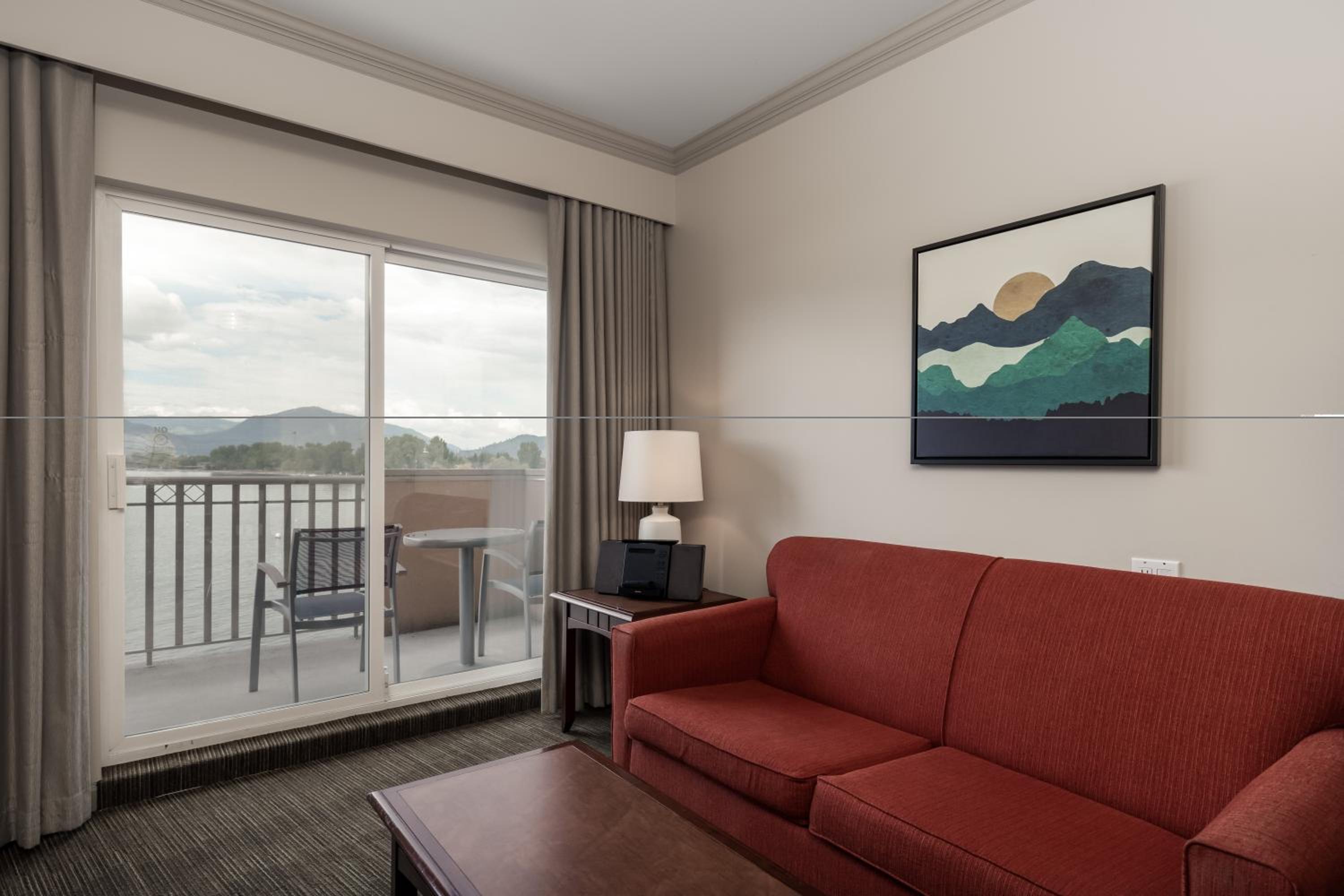 One-Bedroom Suite with Lake View photo 2