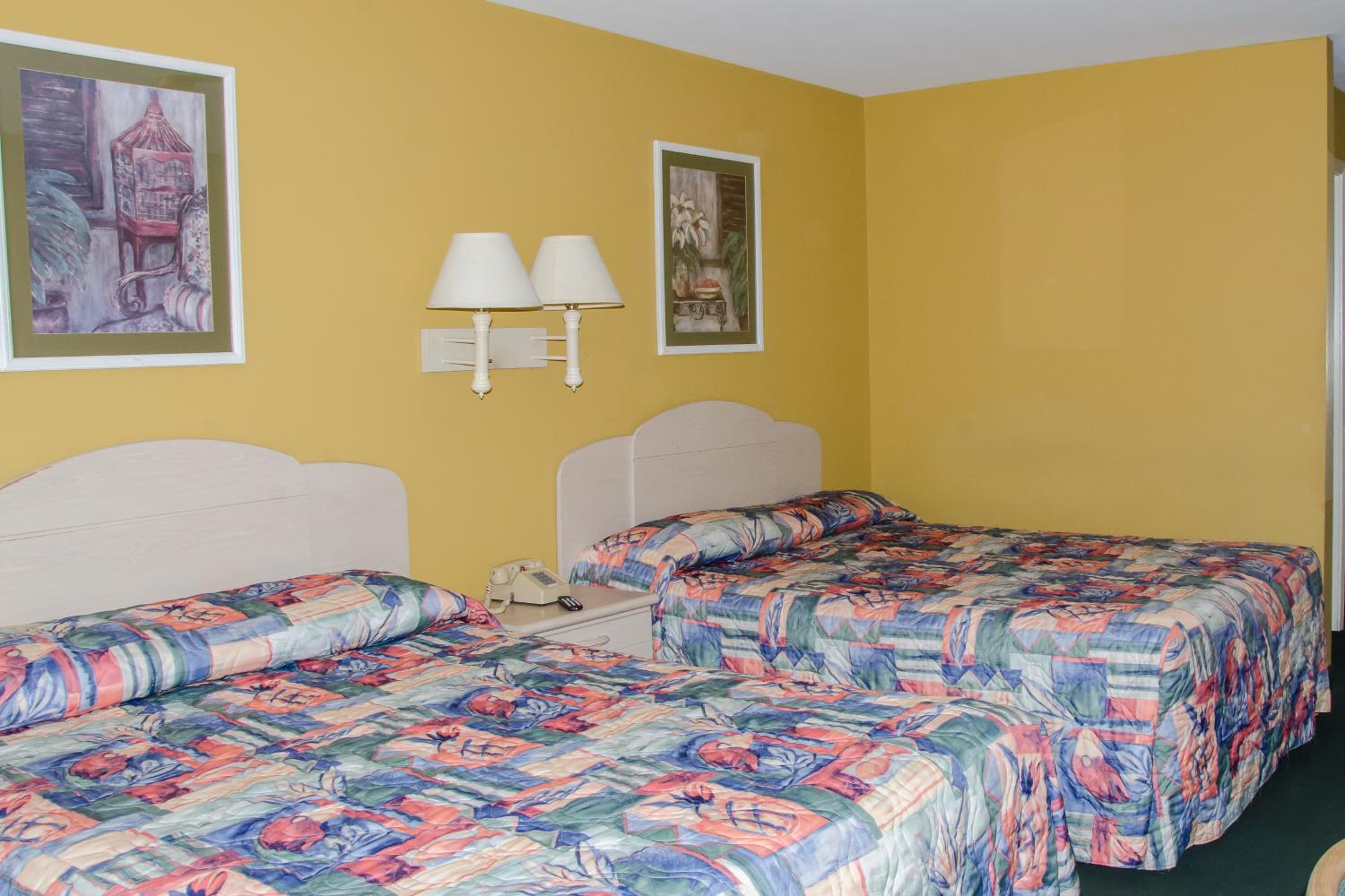 2 Queen Beds Non-Smoking photo 1