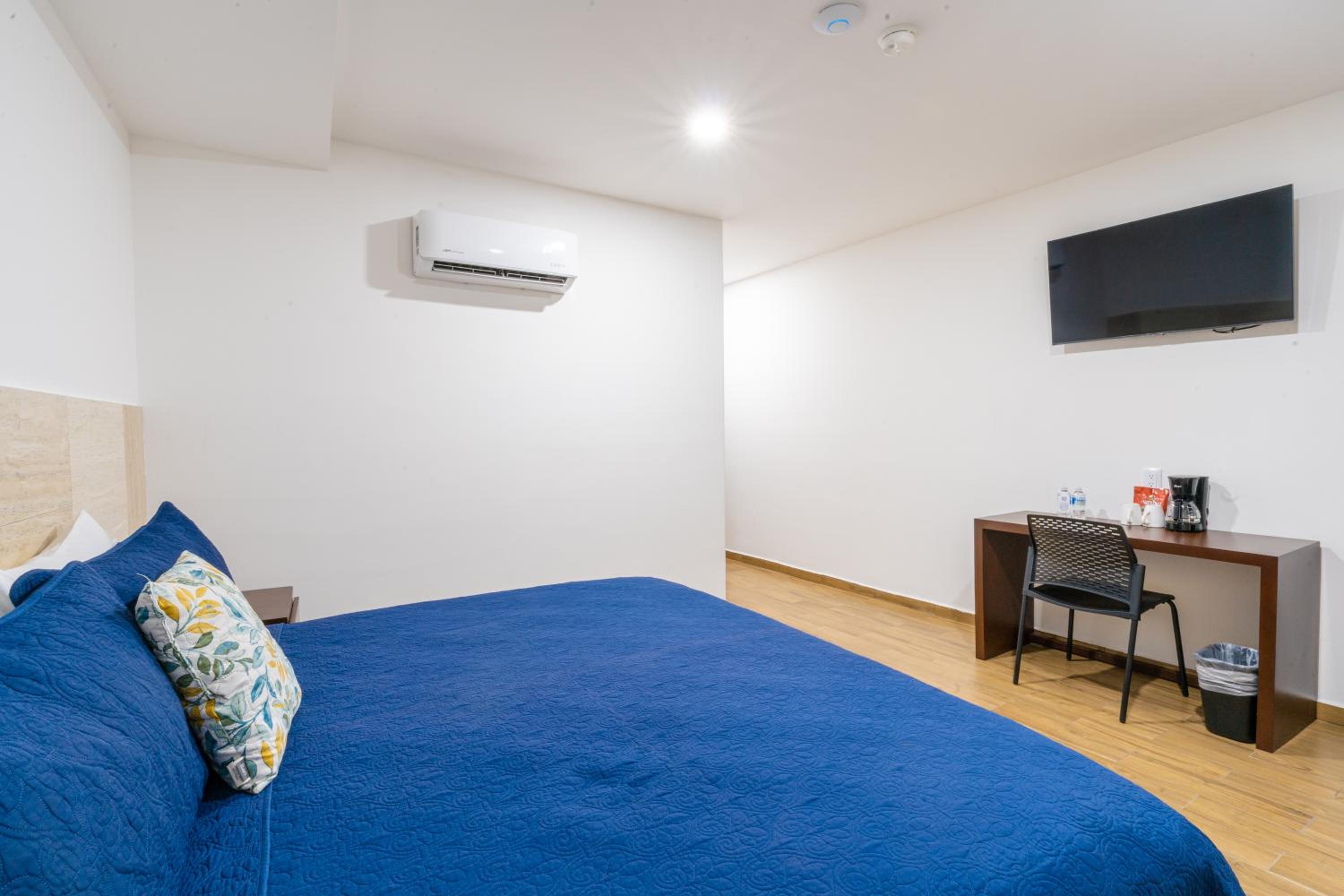 Standard Queen Room - Photo 1