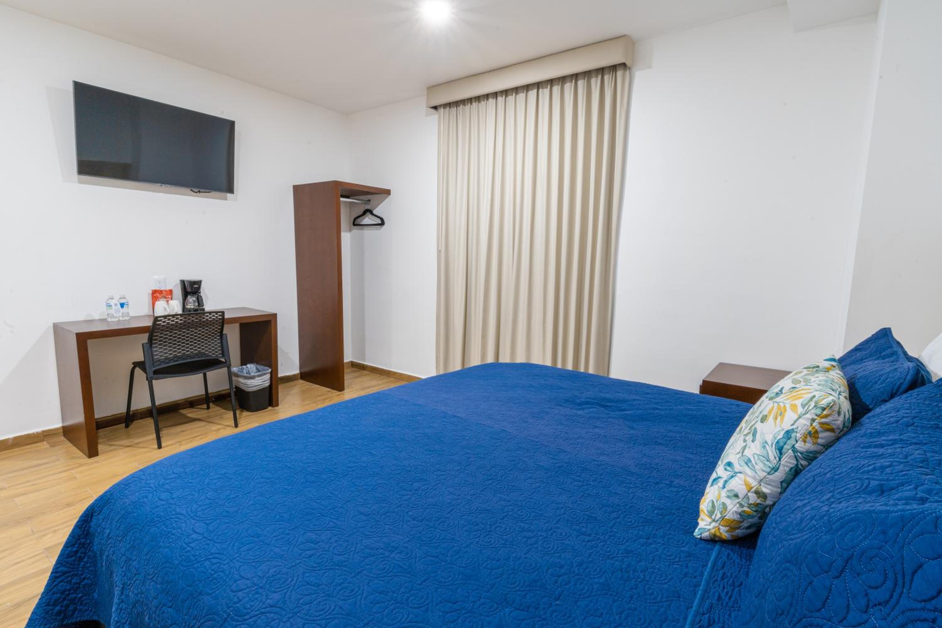 Standard Queen Room - Photo 5