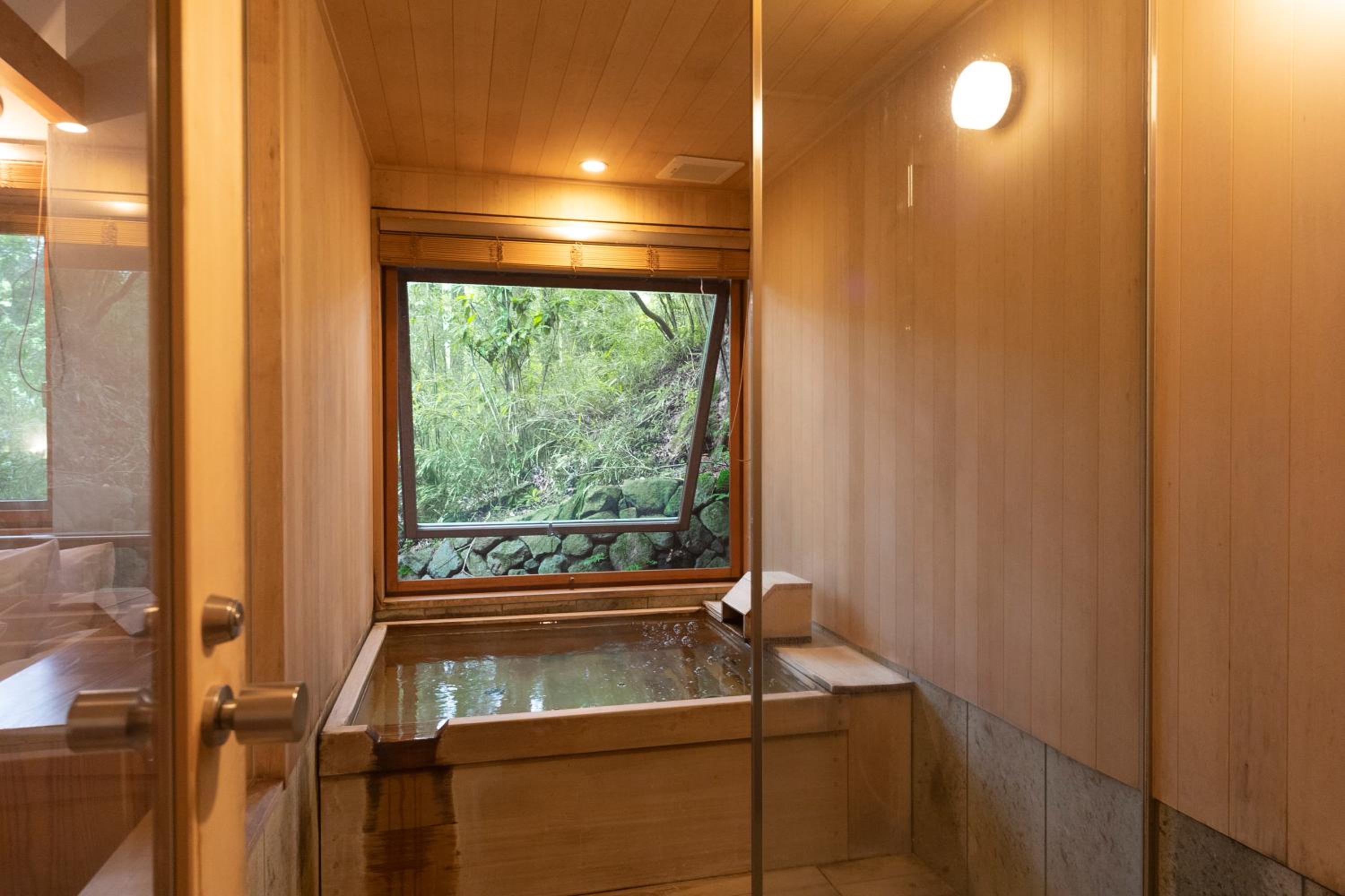 Private hot spring Suite room (4 beds) [Yuragi] thumbnail 5