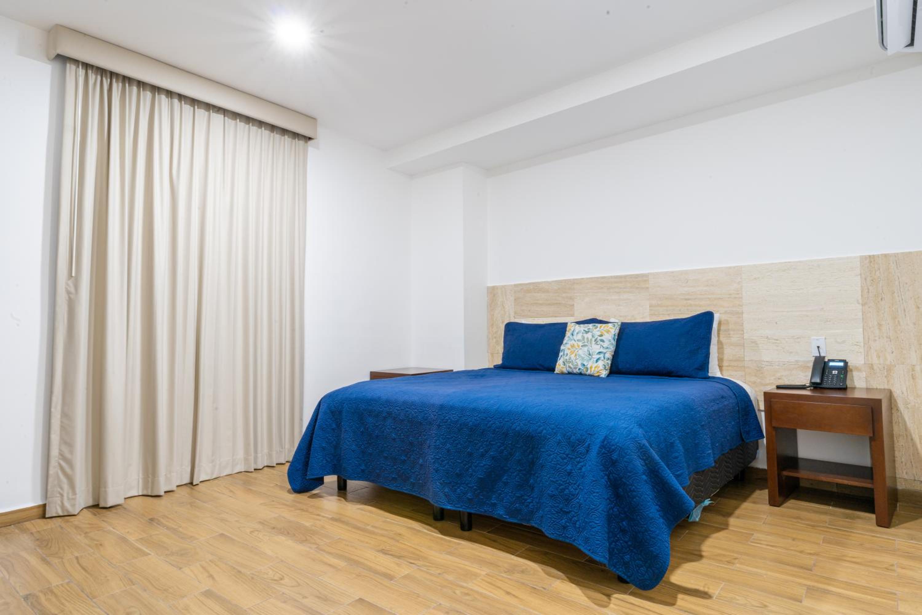 Standard Queen Room - Photo 4