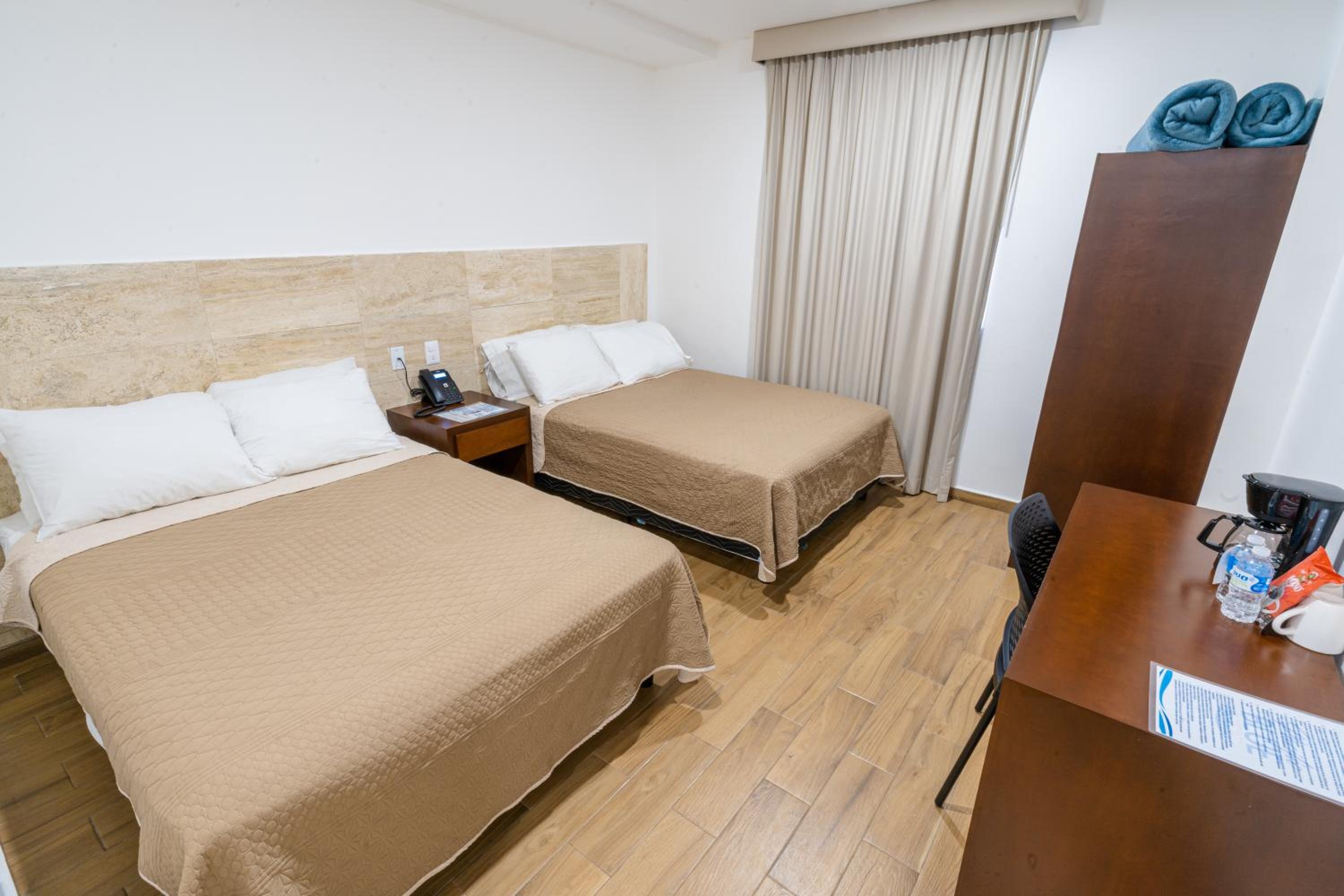 Standard Double Room - Photo 4