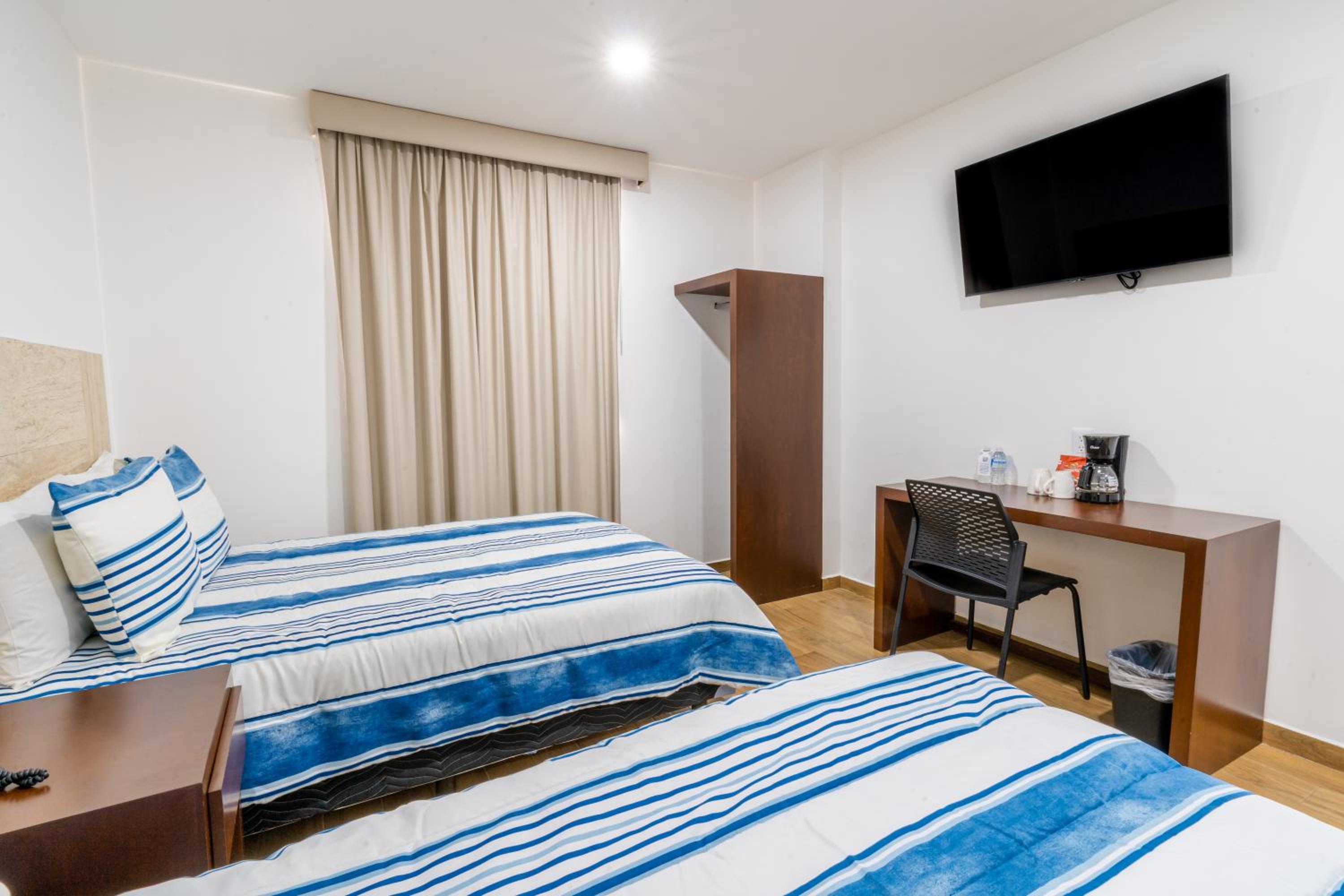 Standard Twin Room - Photo 1