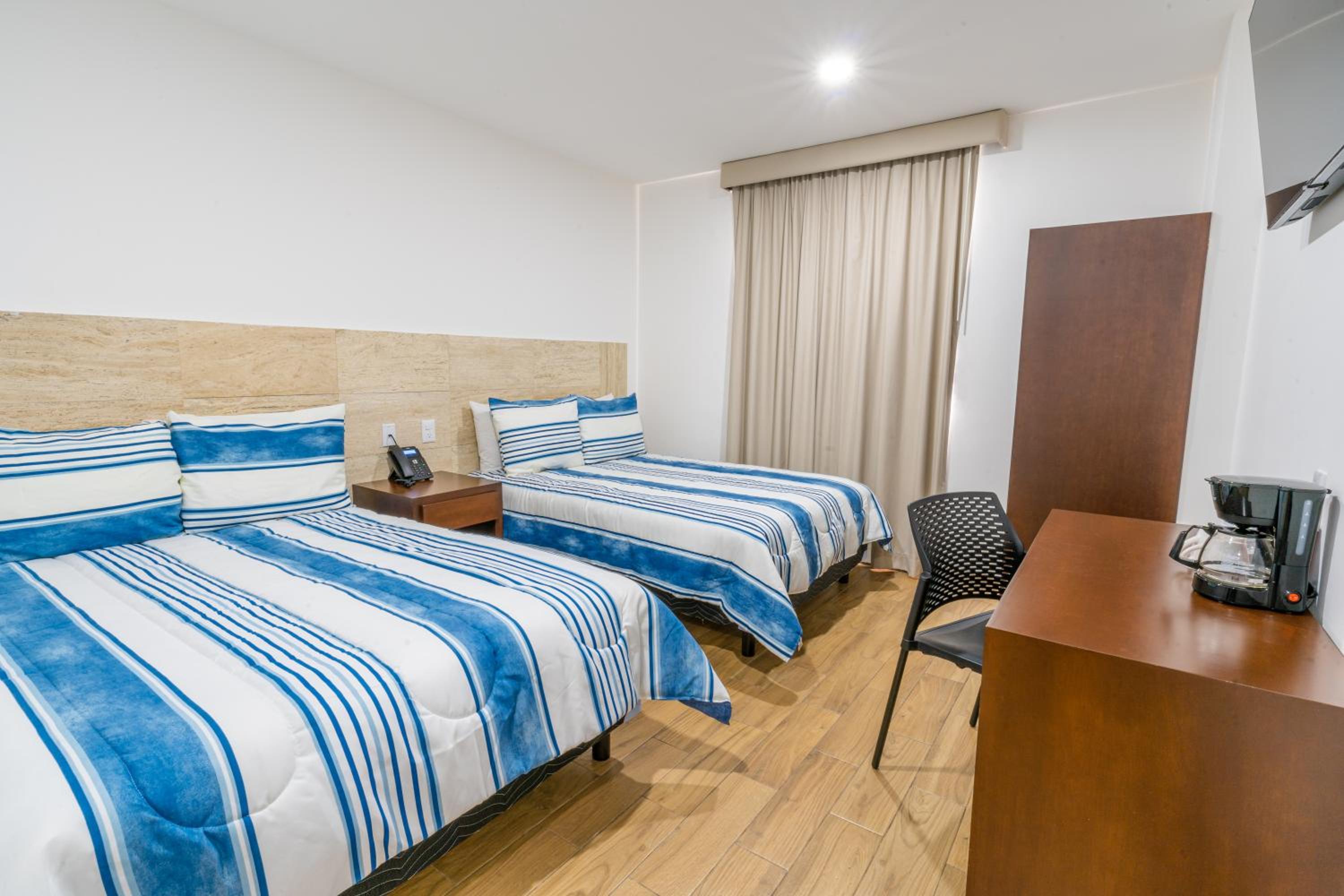 Standard Twin Room - Photo 6