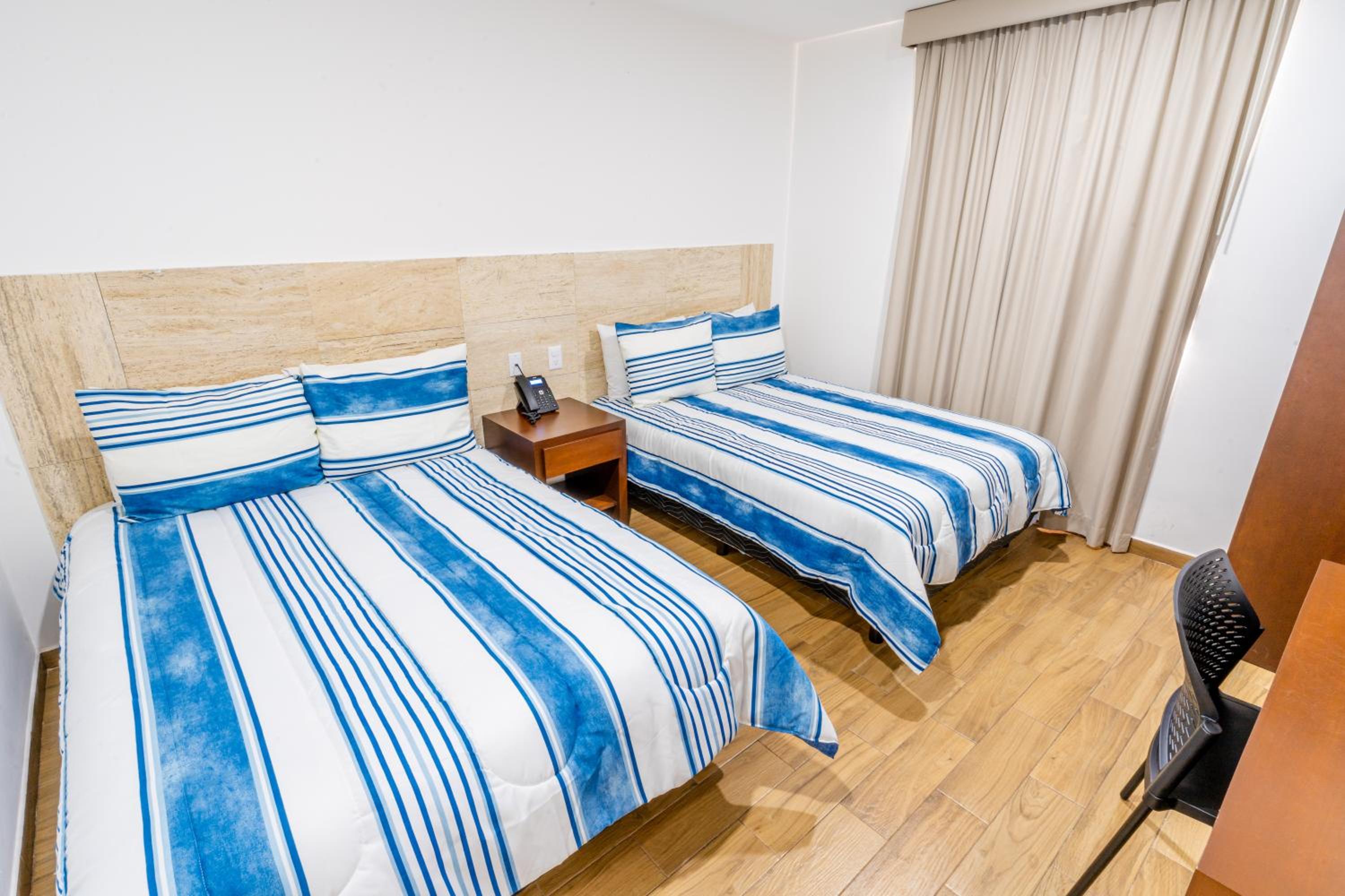 Standard Twin Room - Photo 4