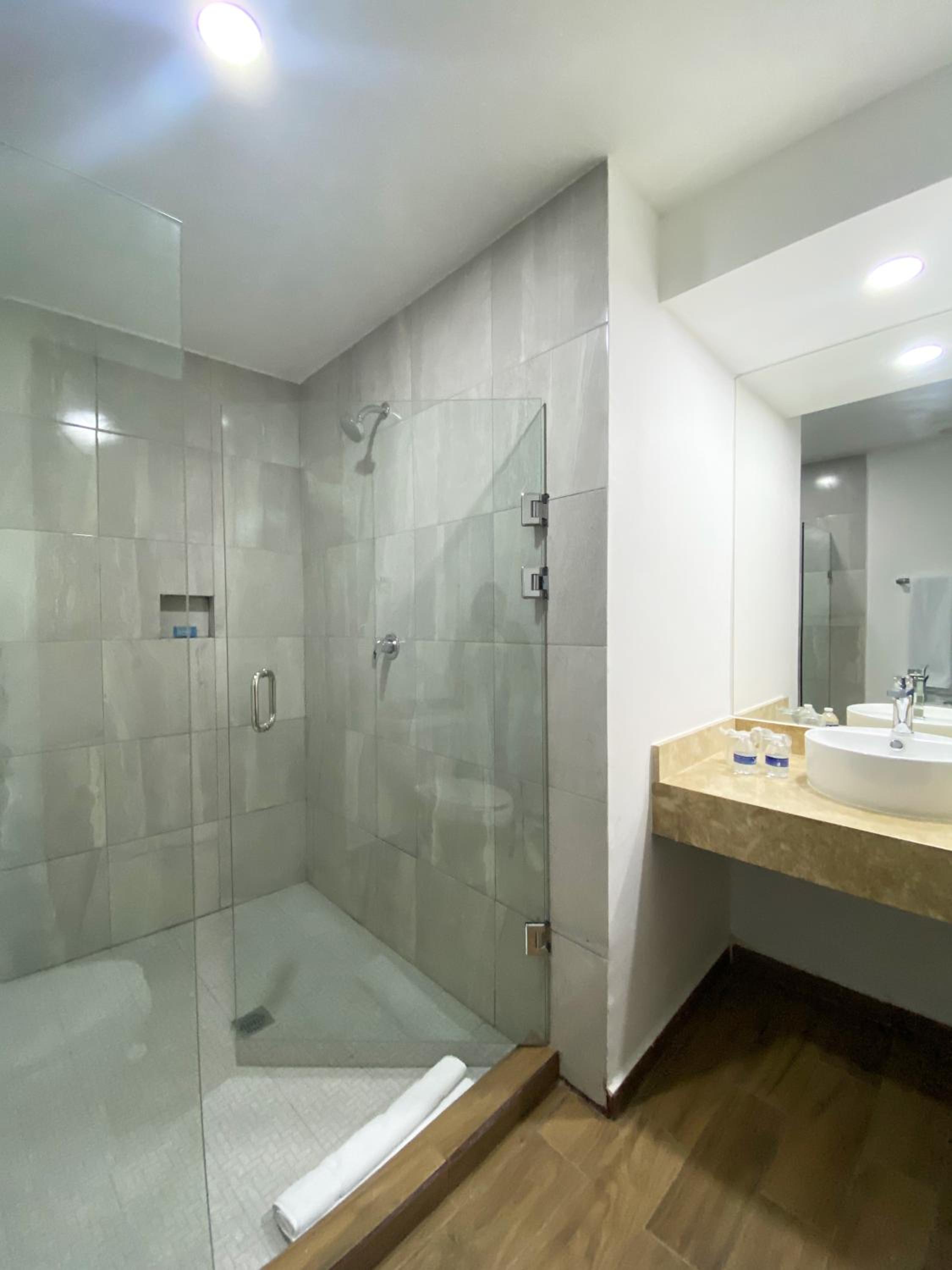 Standard Double Room - Photo 5