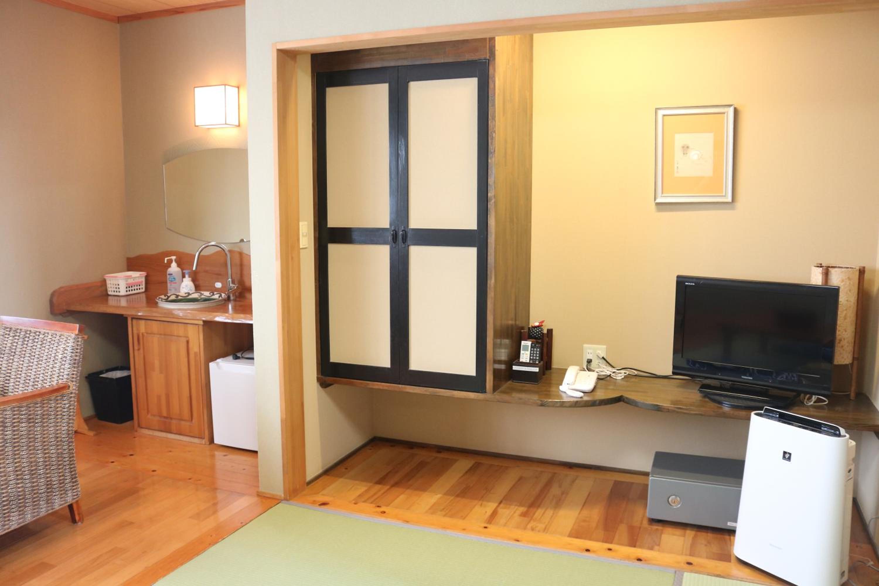 Japanese-Style Quadruple Room with Shared Bath