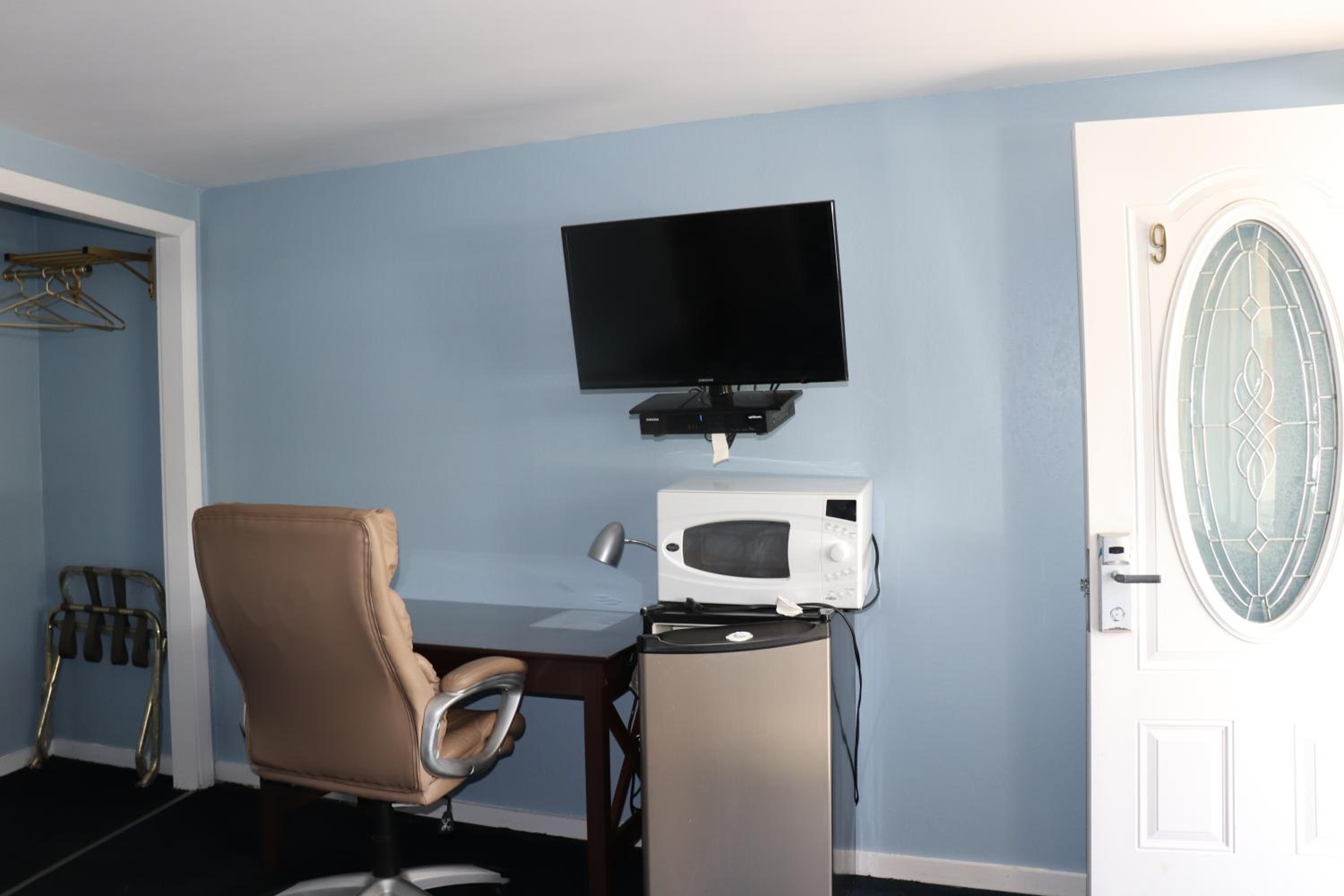 Basic Triple Room photo 2