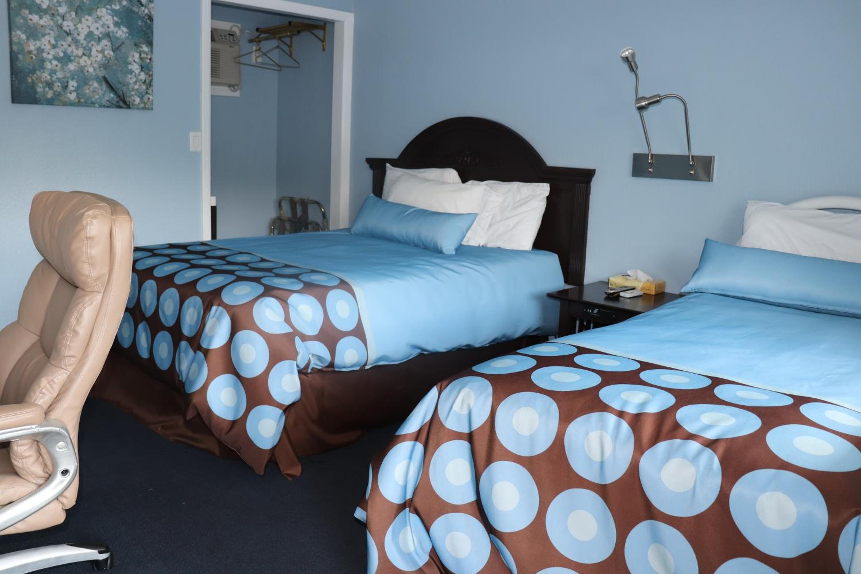 Basic Triple Room photo 3