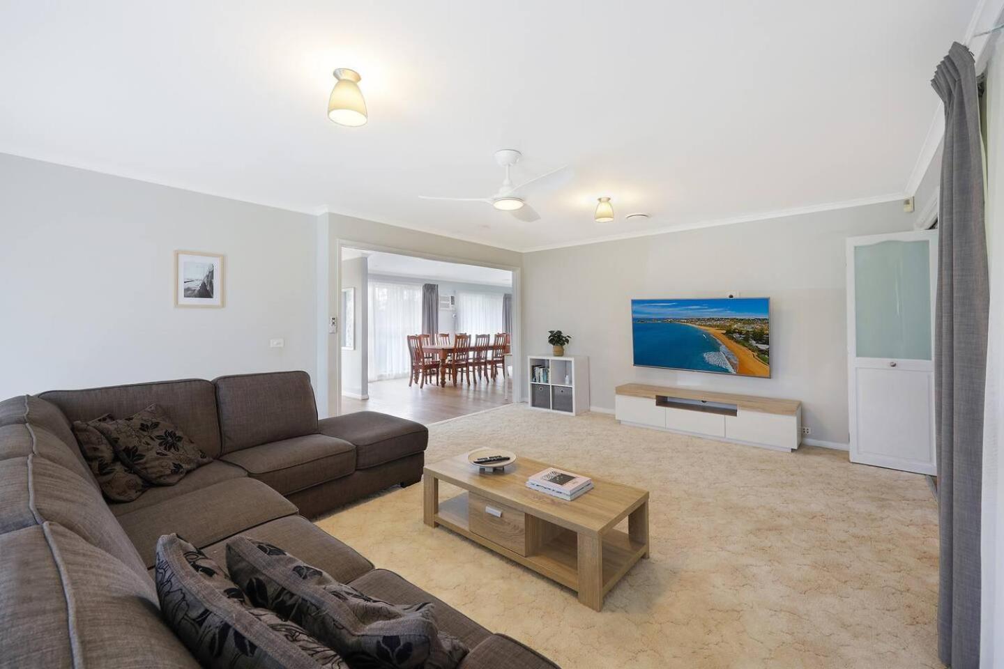 Five-Bedroom House photo 1
