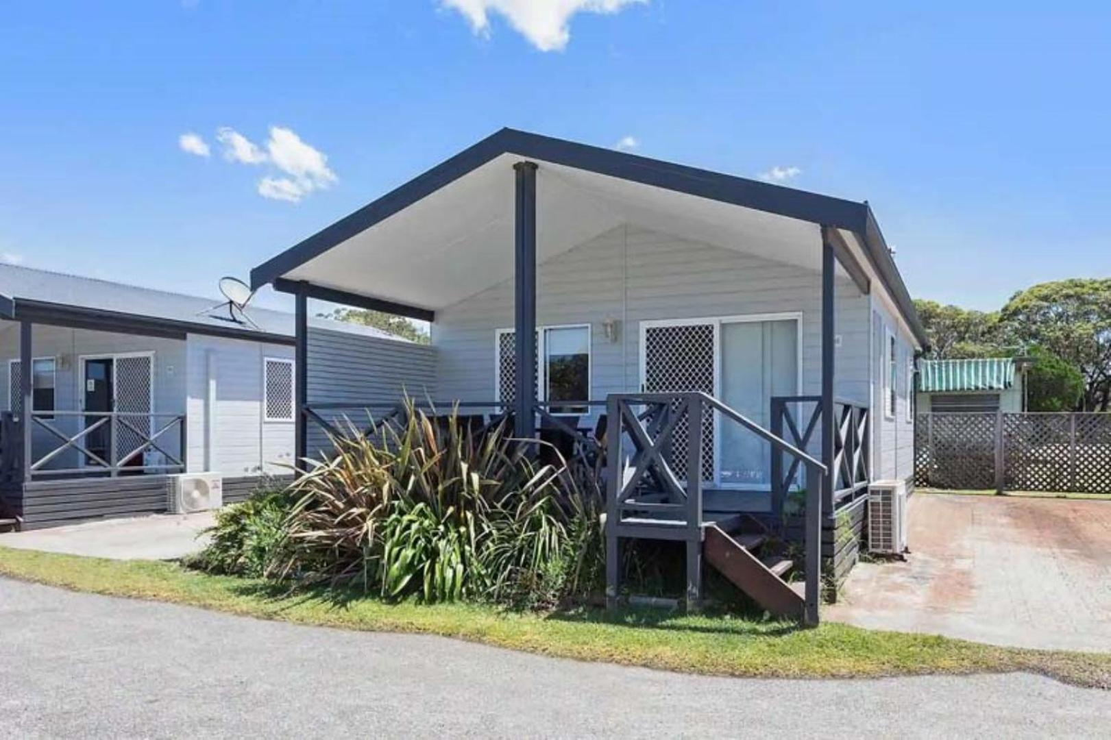 Deluxe Cabin - Sleeps 5 - Dog Friendly photo 2