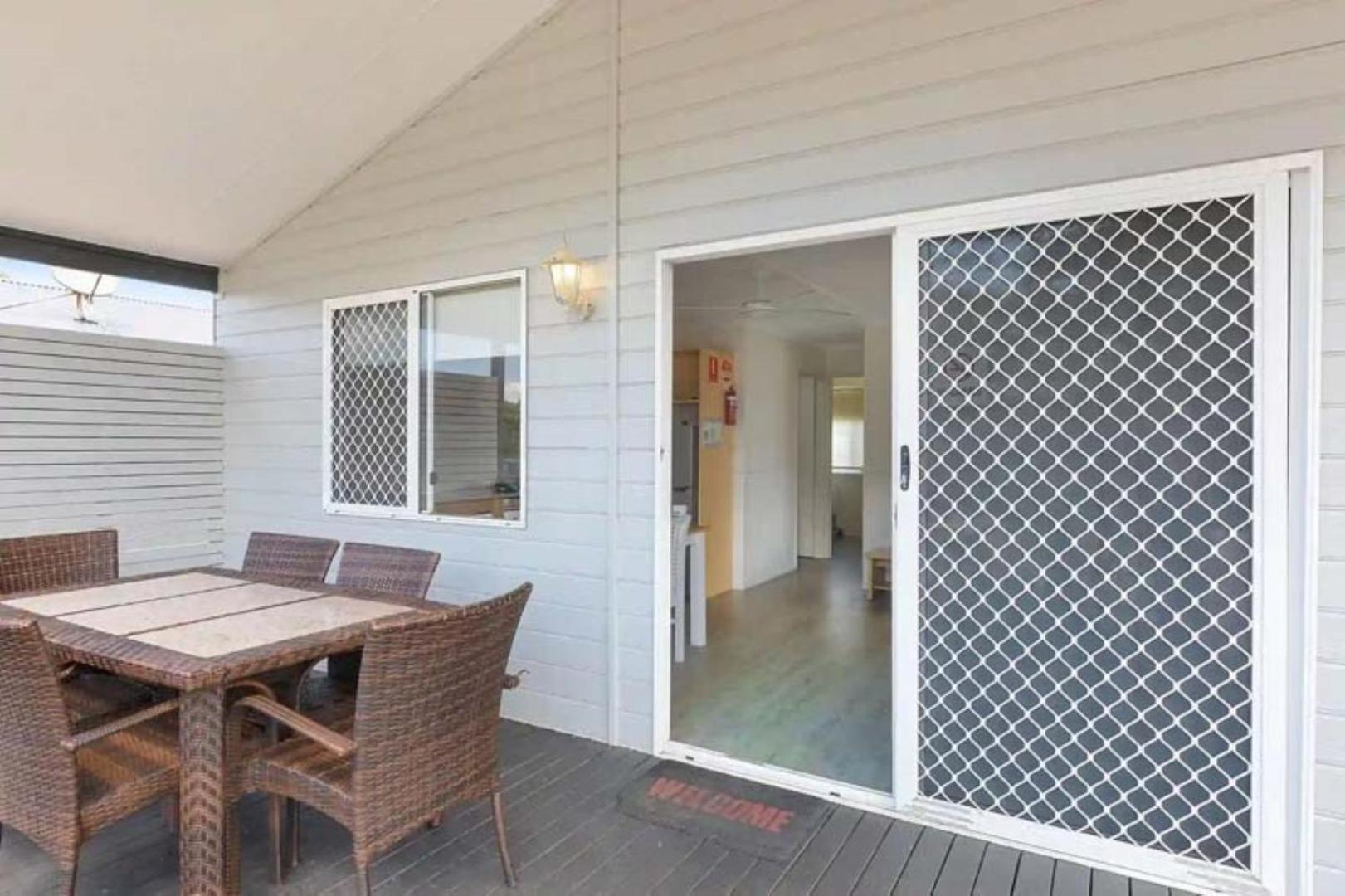 Deluxe Cabin - Sleeps 5 photo 3