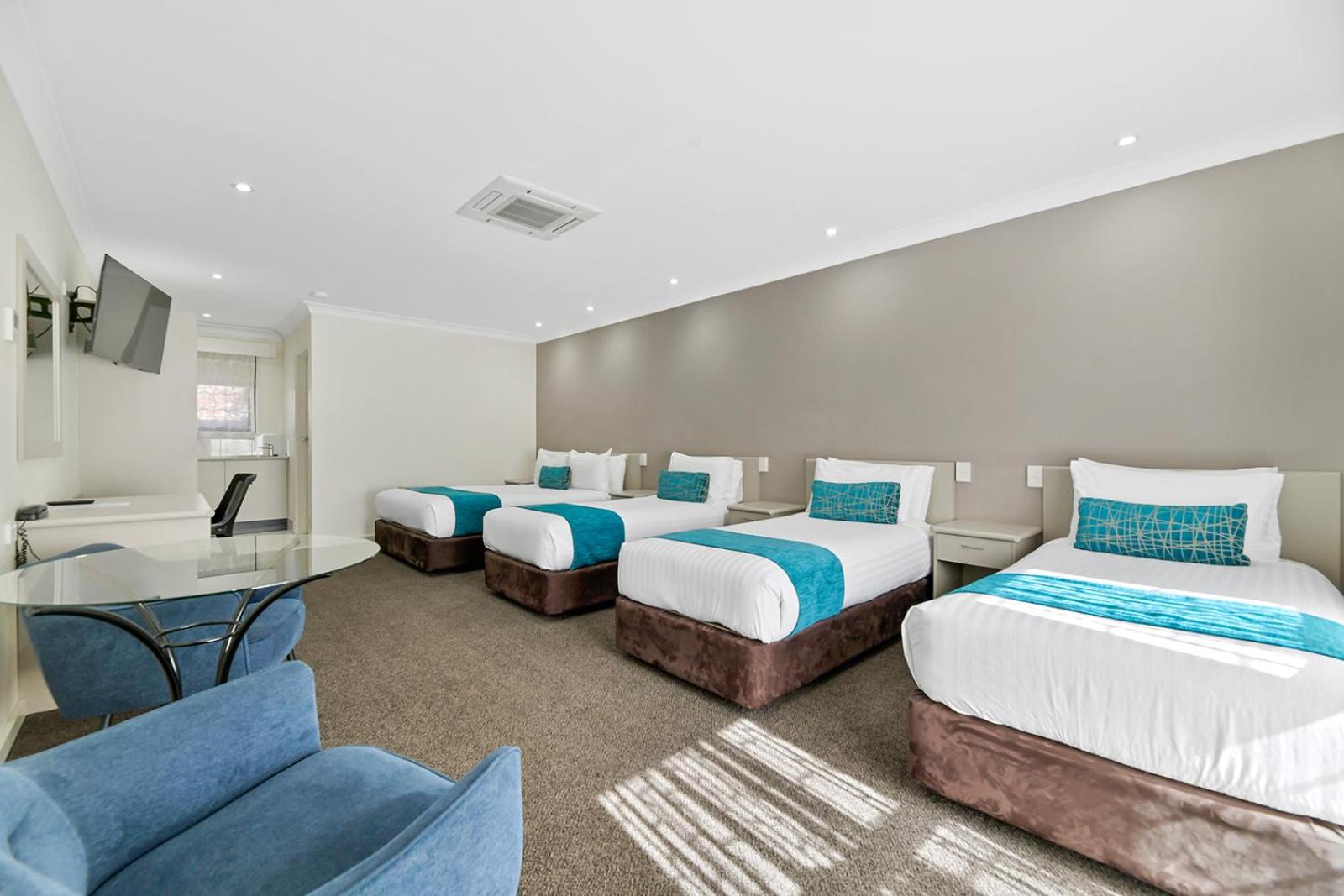 Deluxe Family Room photo 3