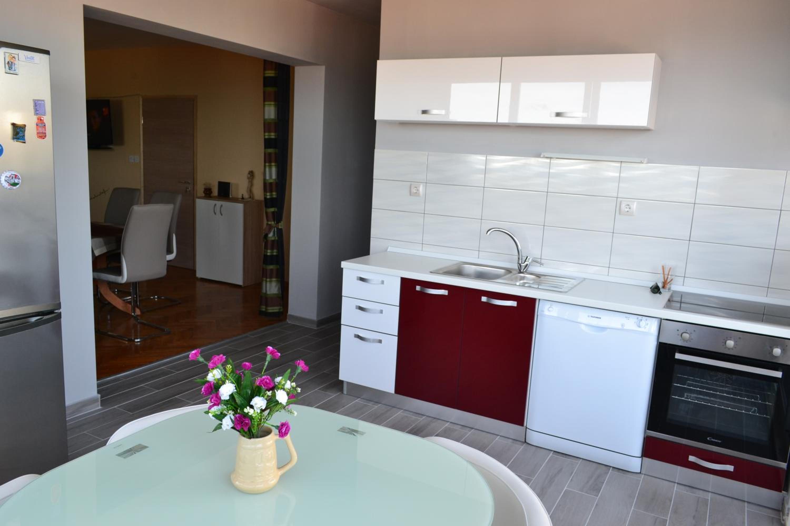 Apartment with Sea View - Photo 10