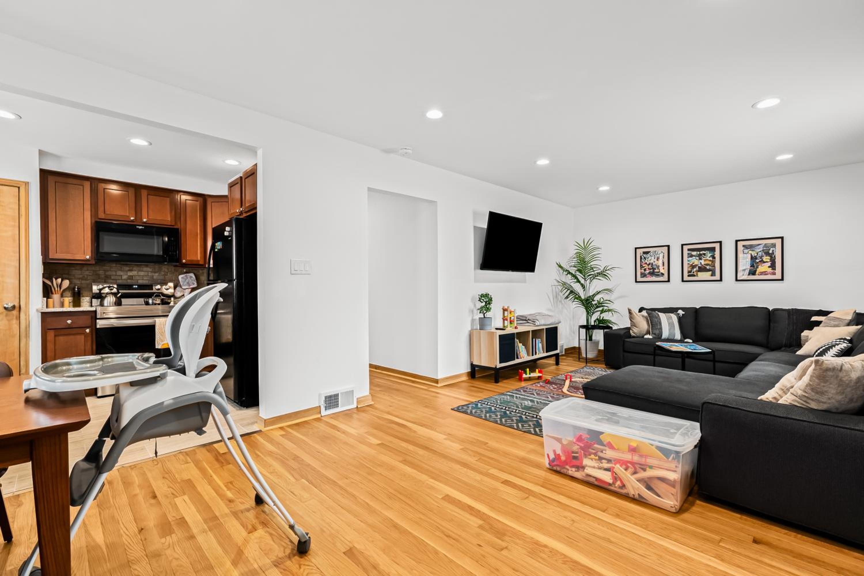 Three-Bedroom House photo 2