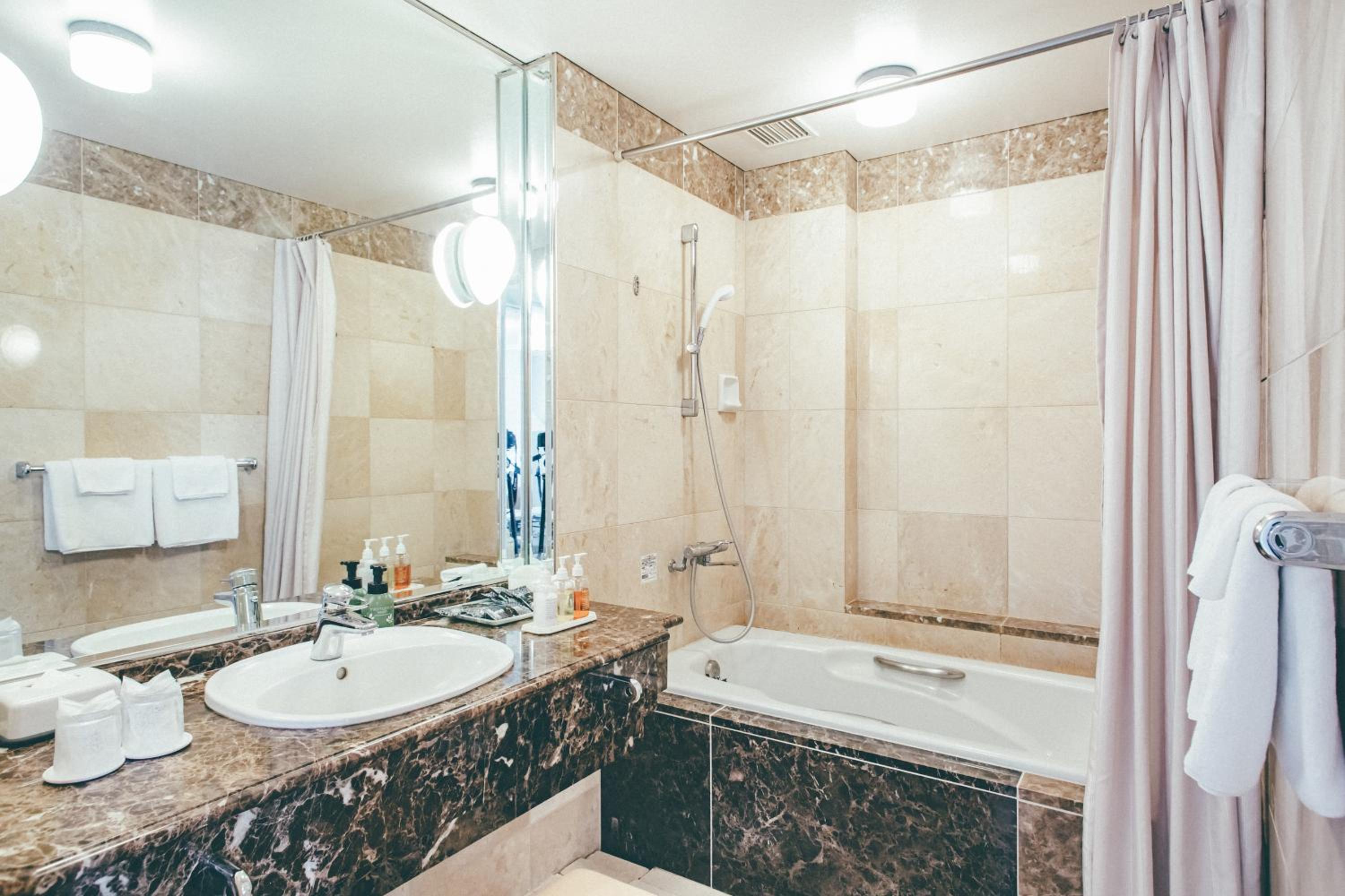 Deluxe Twin Room with River View - Top Floor - Non-Smoking - Photo 2