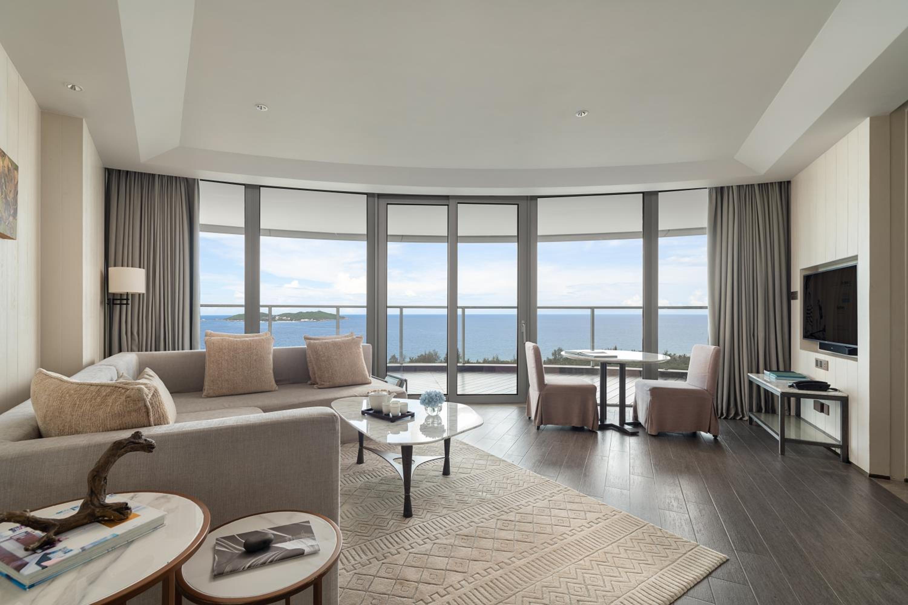 Panoramic Ocean View Suite