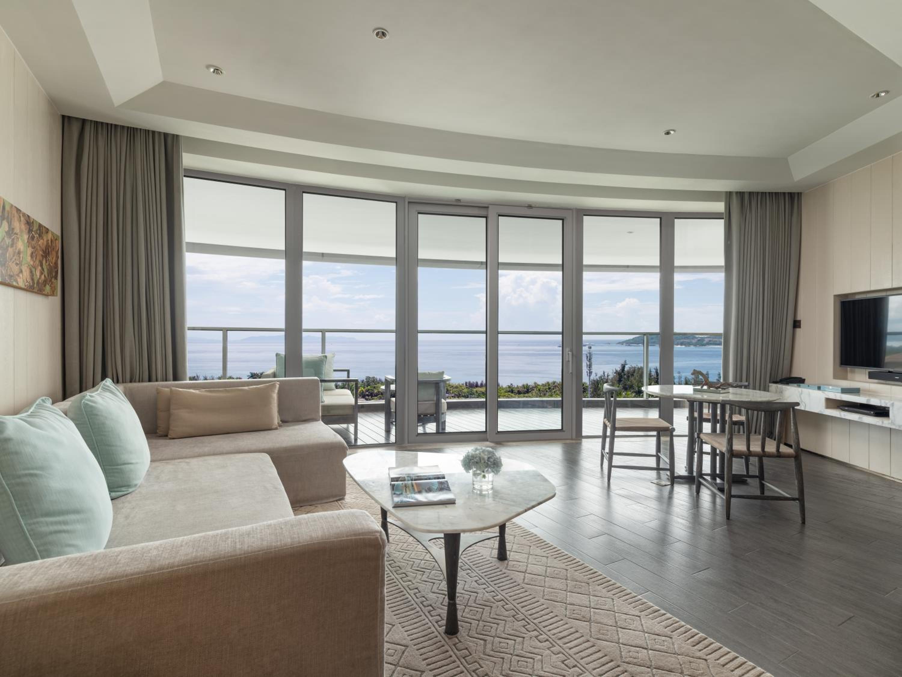Panoramic Ocean View Suite