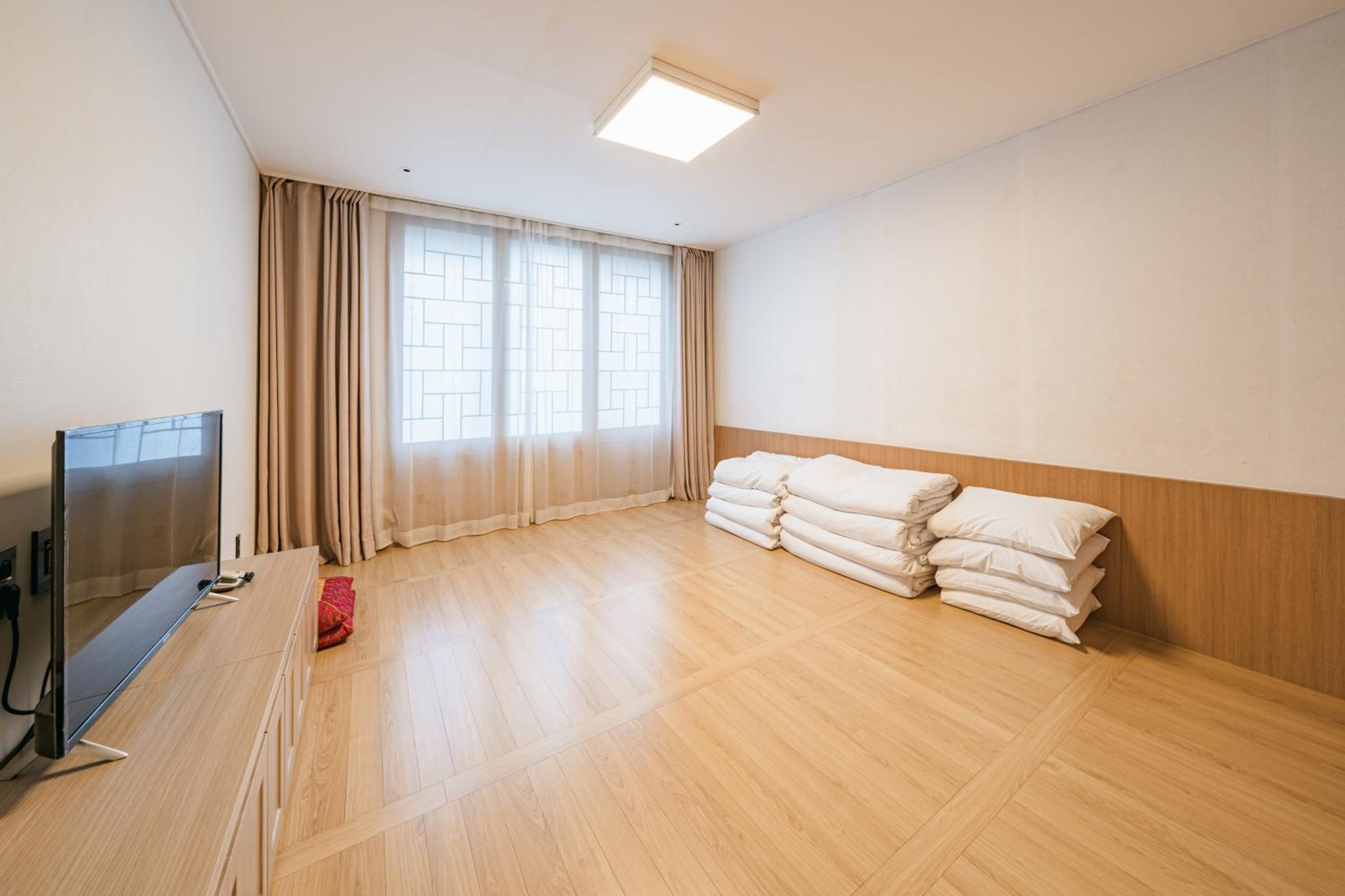 Run of House (Randomly Assigned to Double or Twin or Ondol) photo 3