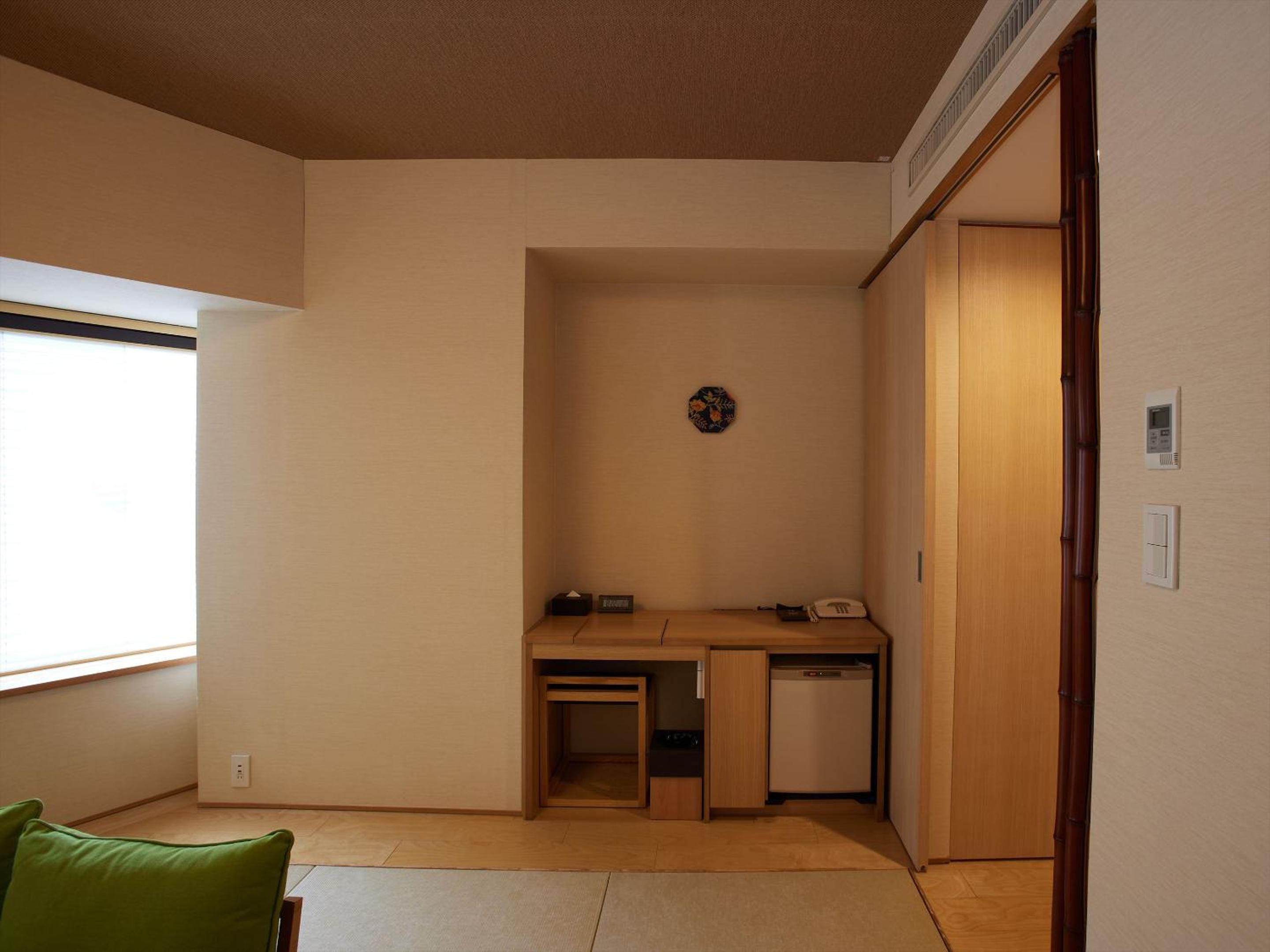 Japanese-Style Standard Room - Photo 13