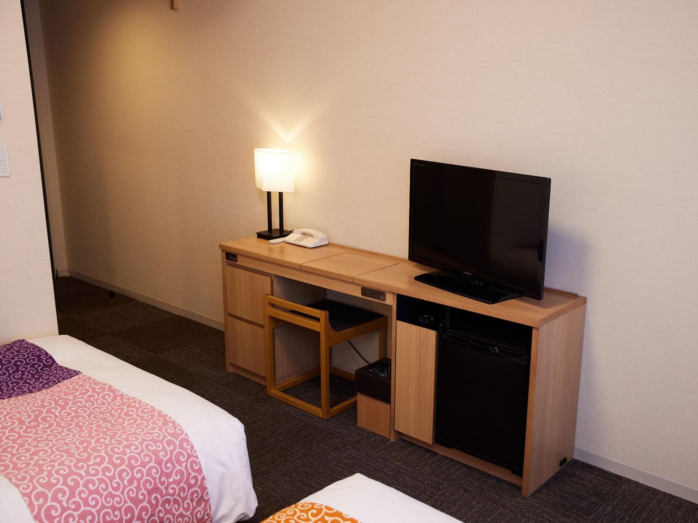 Economy Twin Room - Photo 4