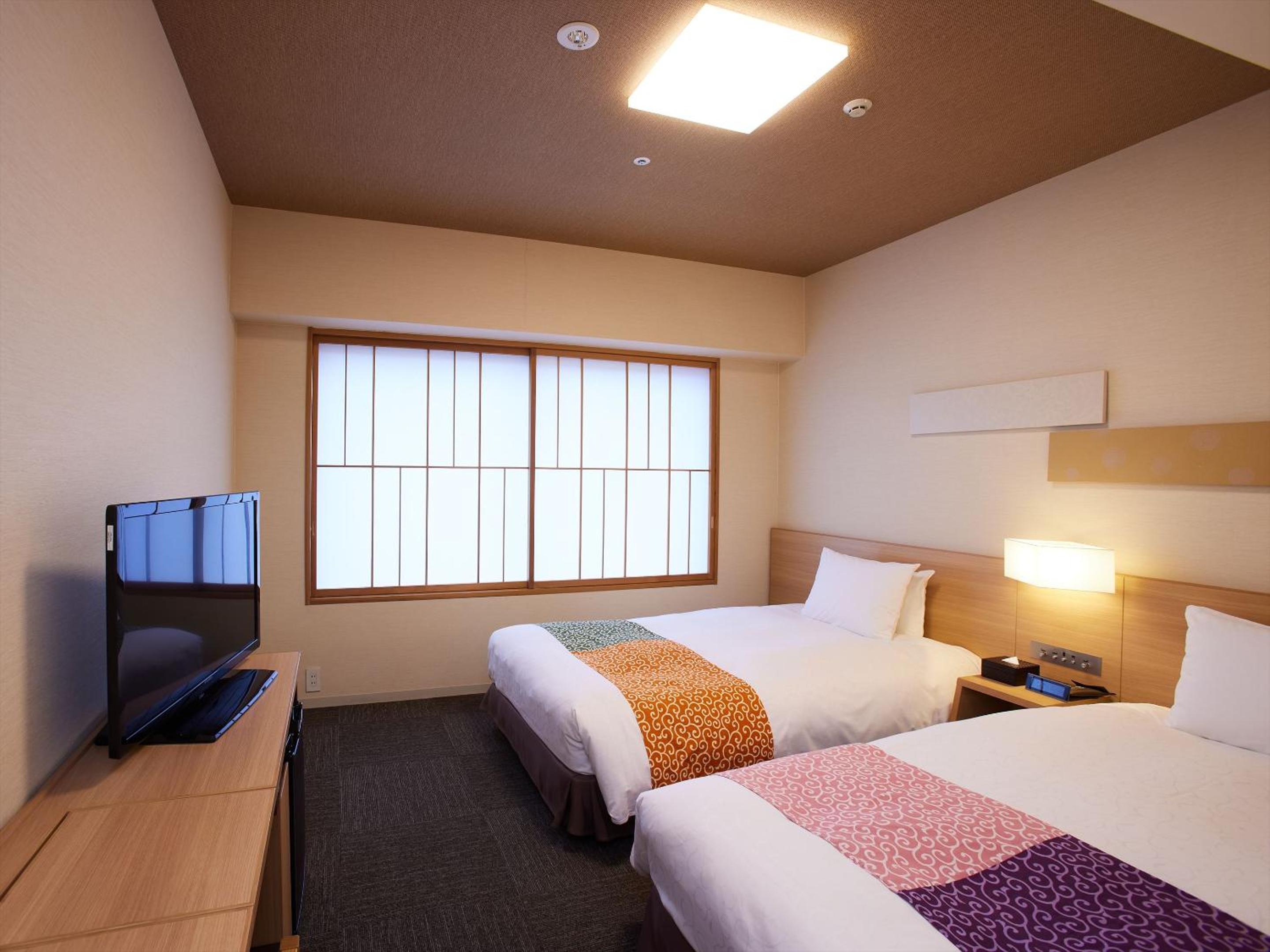 Economy Twin Room - Photo 6