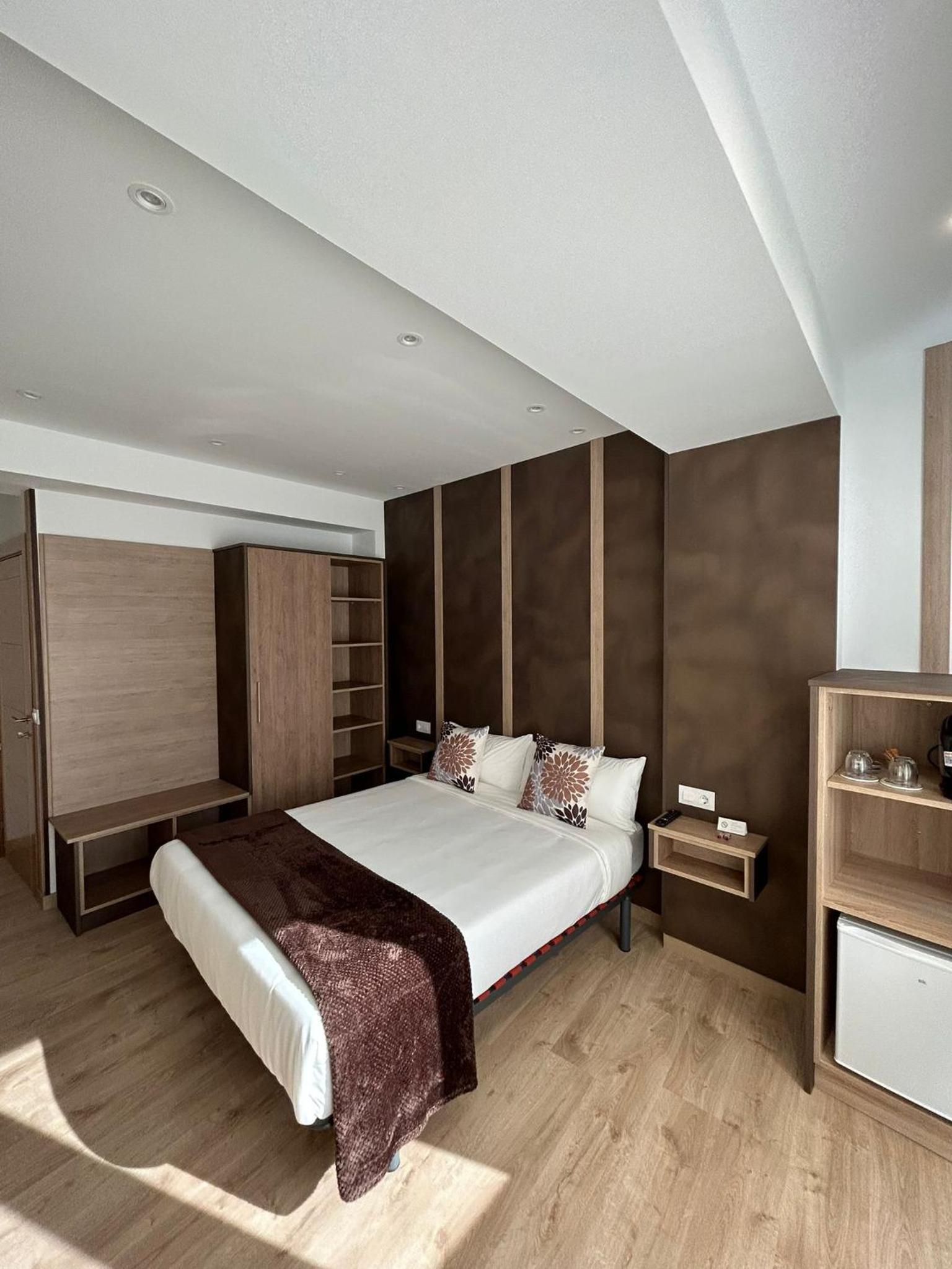 Double Room with Private Bathroom photo 3