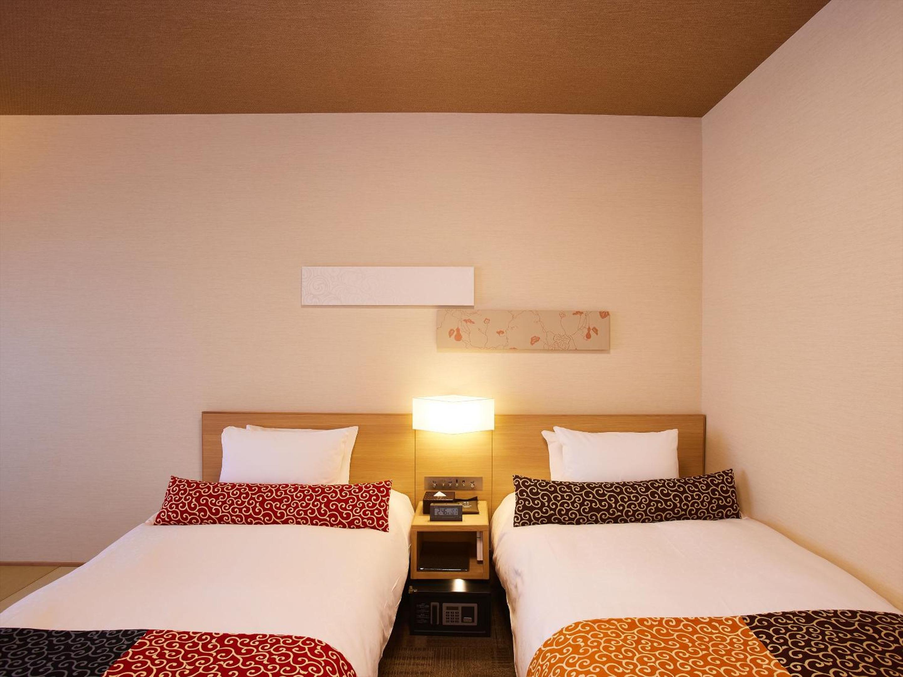 Twin Room with Tatami Area - Photo 8
