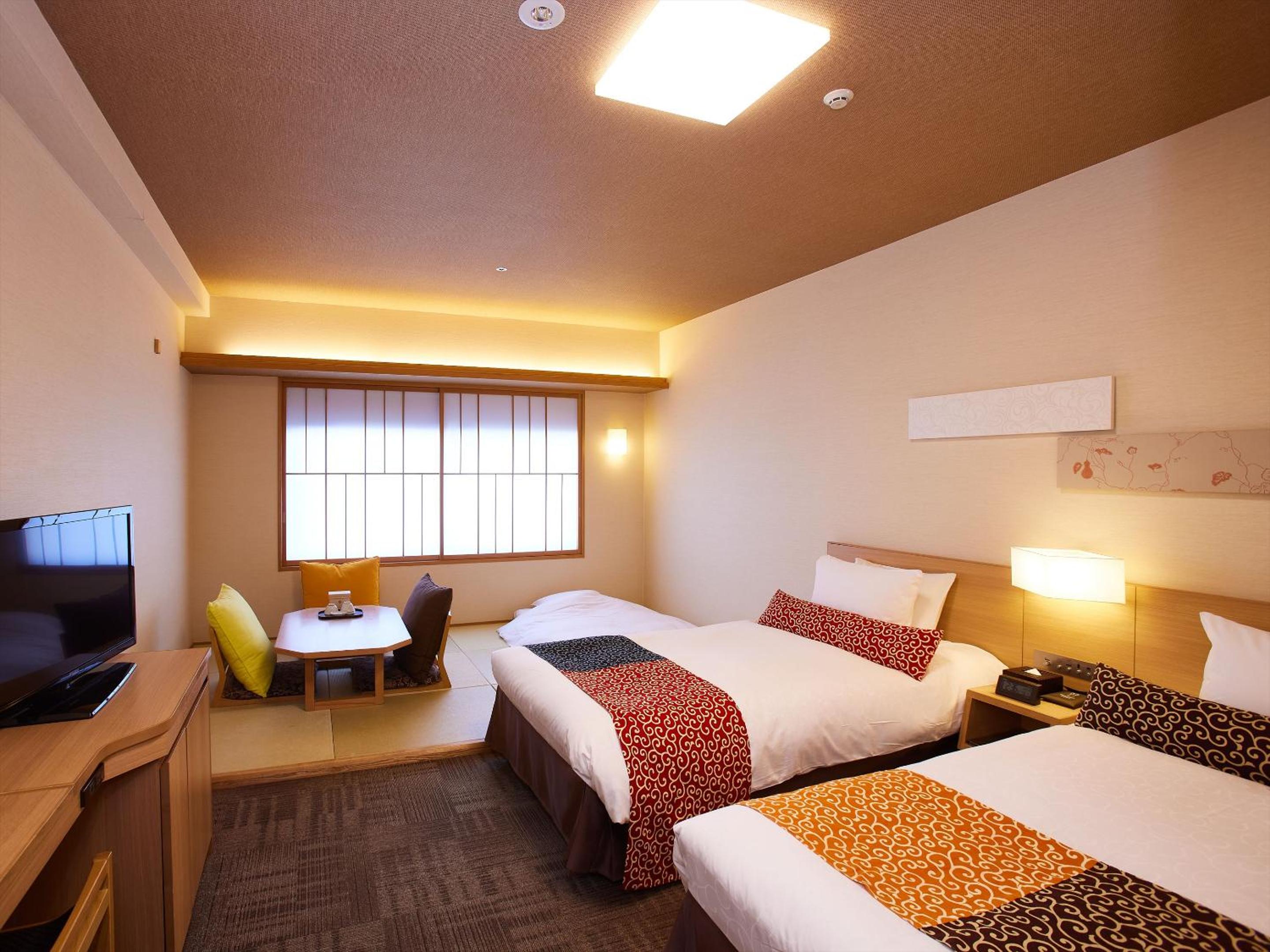 Twin Room with Tatami Area - Photo 1