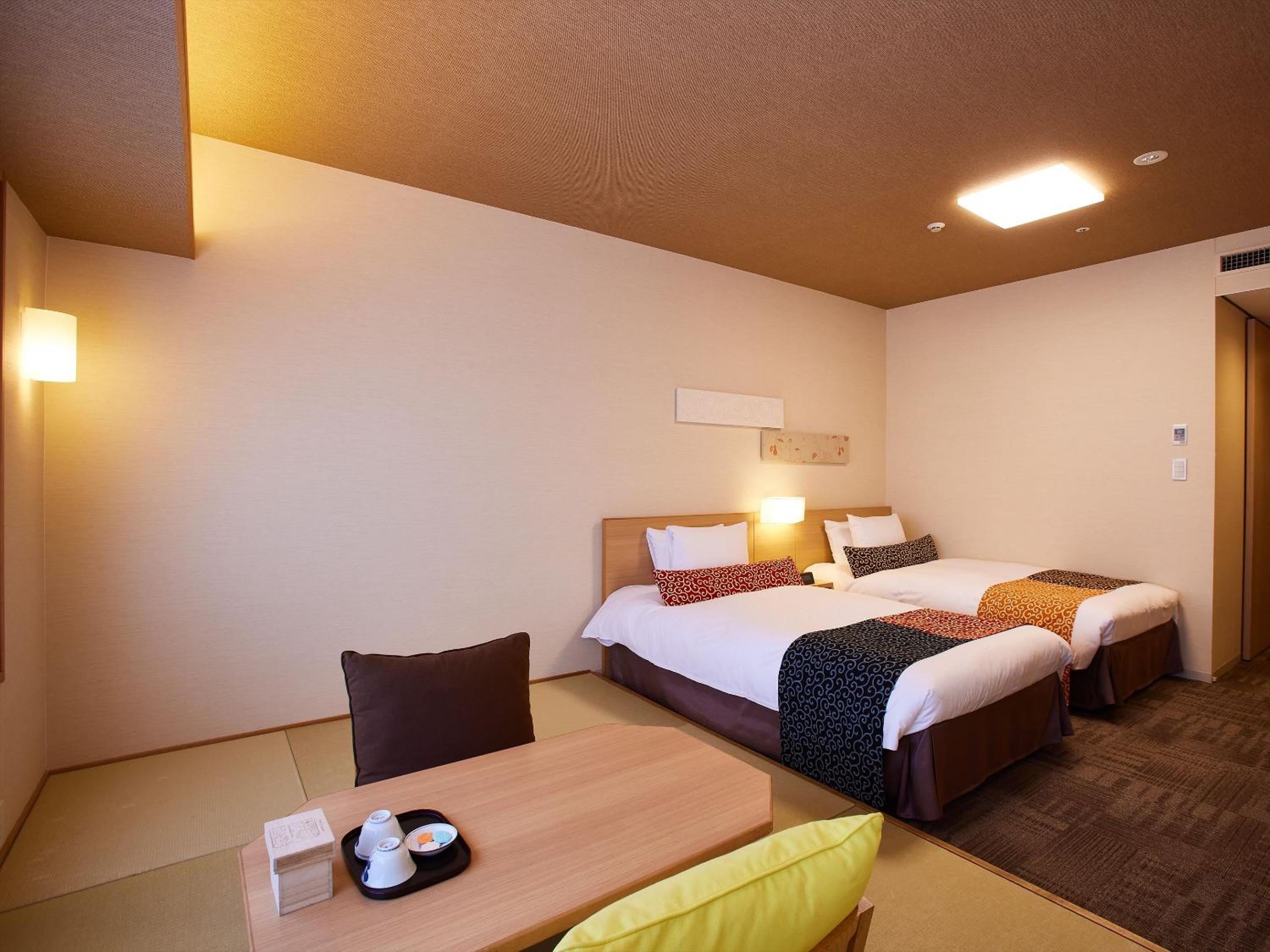 Twin Room with Tatami Area - Photo 9