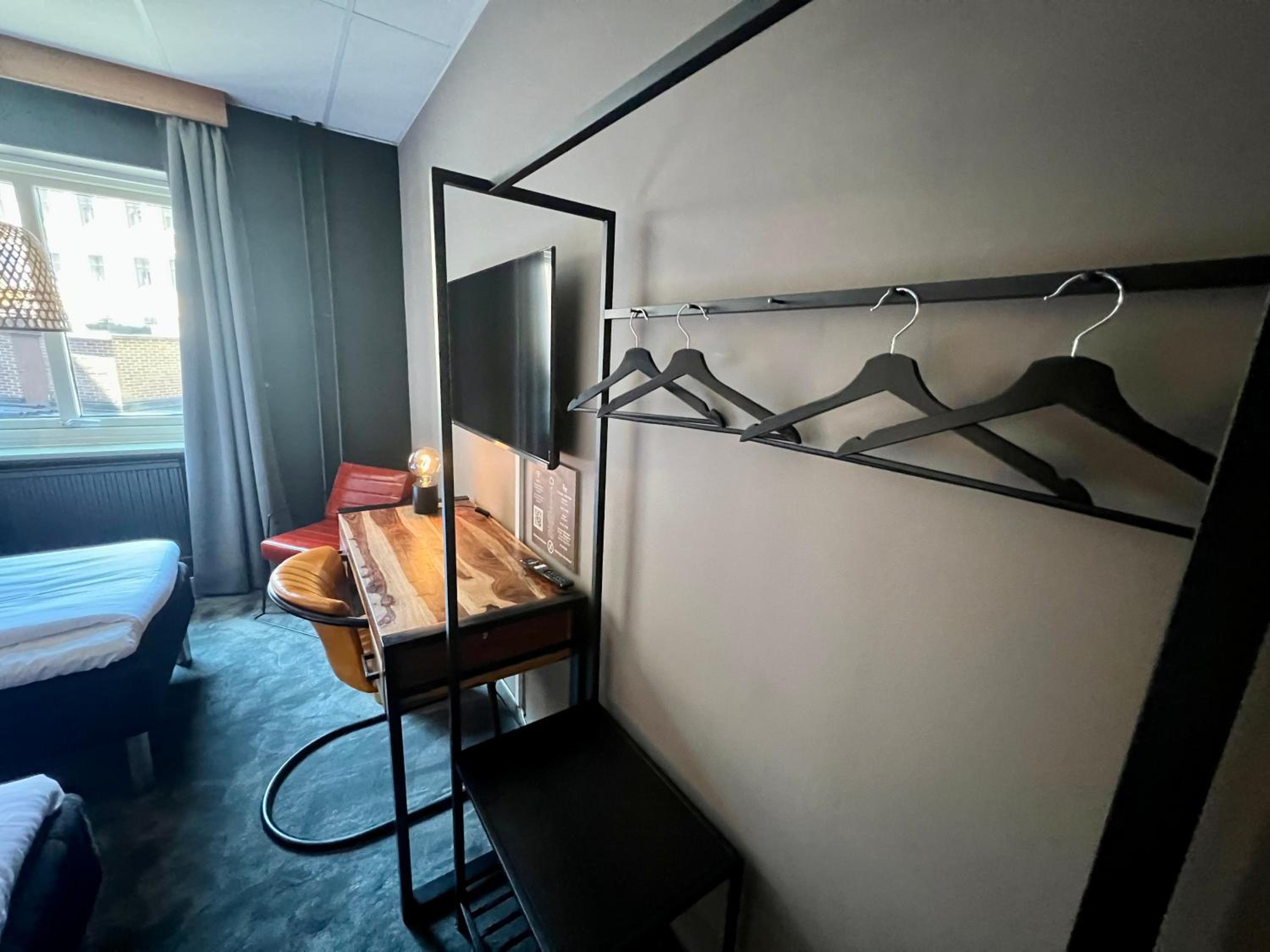 Small Double or Twin Room photo 2
