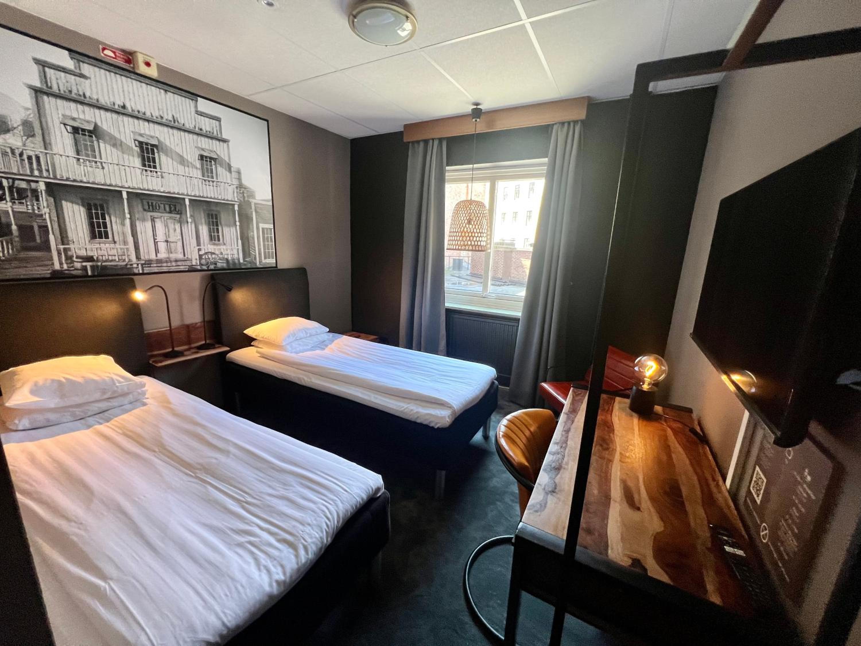 Small Double or Twin Room photo 1