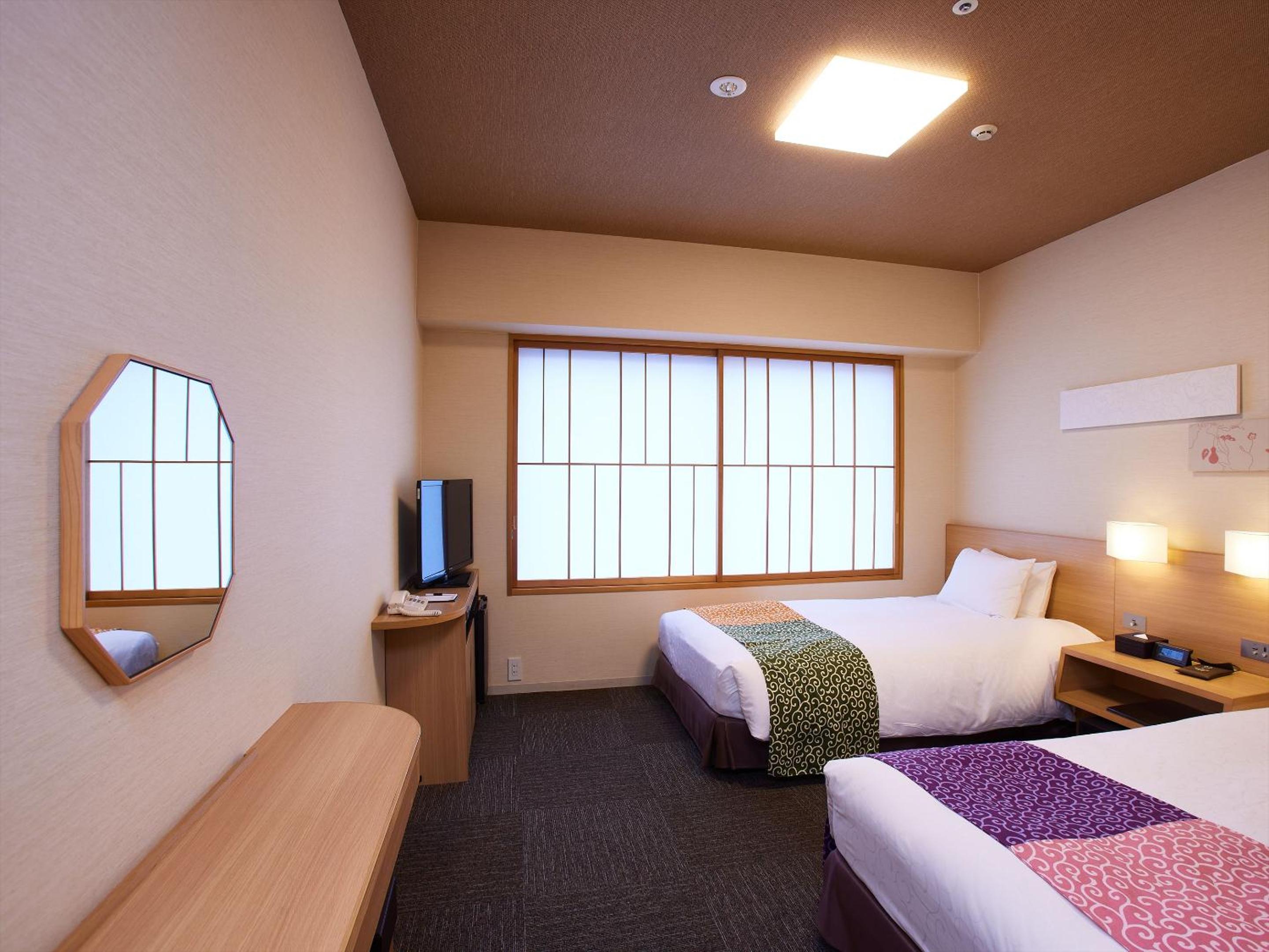 Universal Twin Room - Photo 1