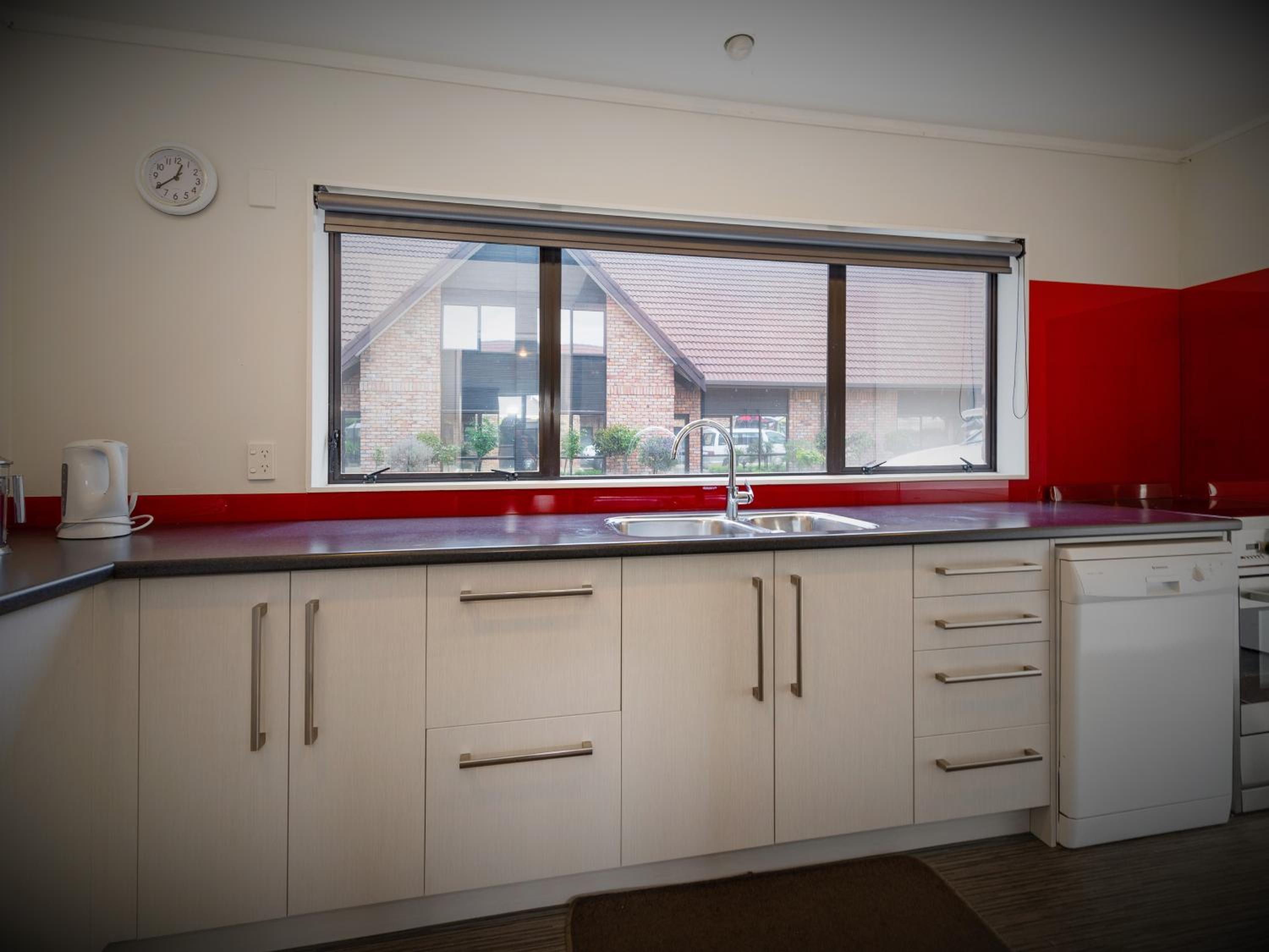 Three-Bedroom Apartment - Photo 4
