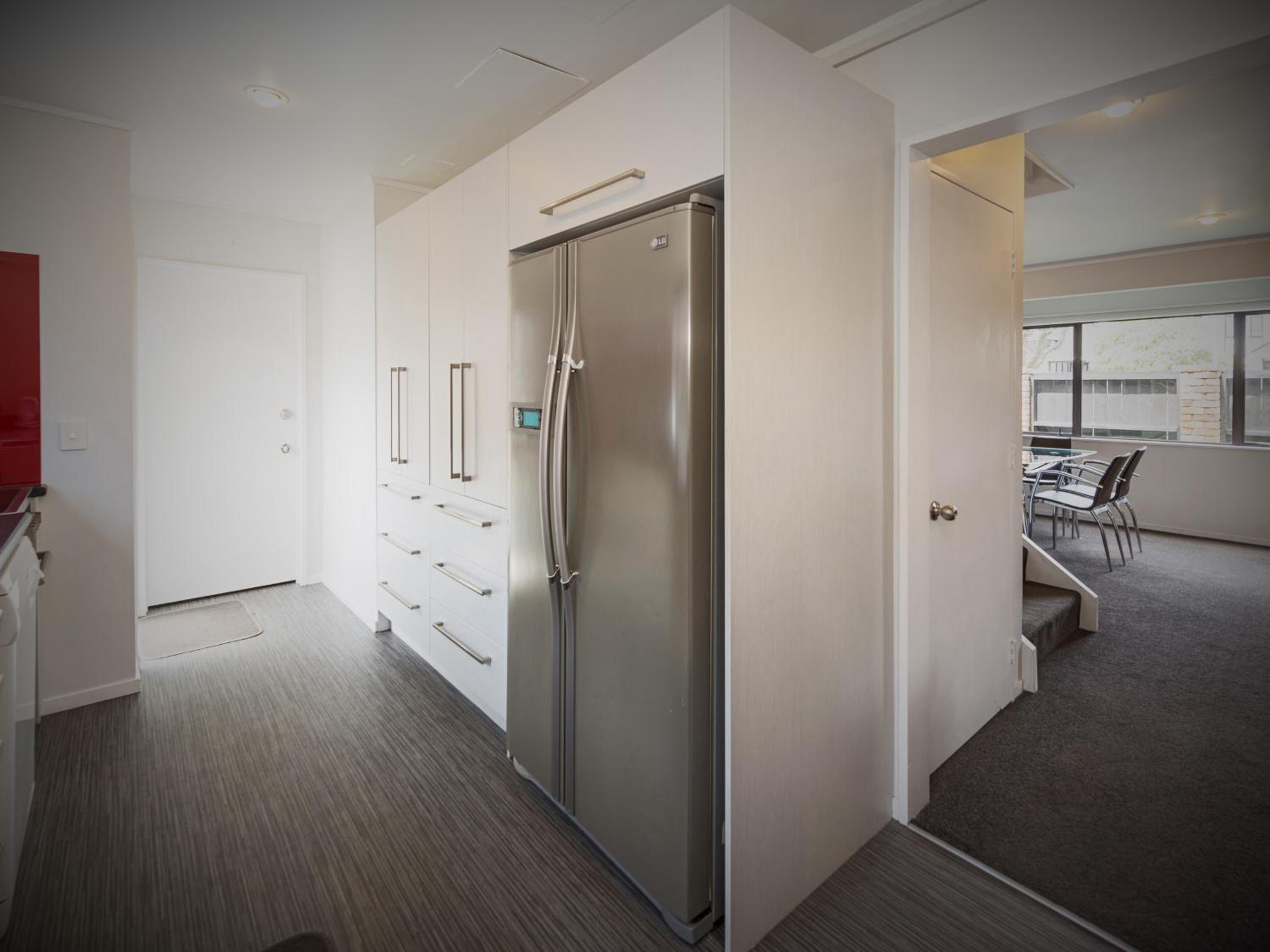 Three-Bedroom Apartment - Photo 3
