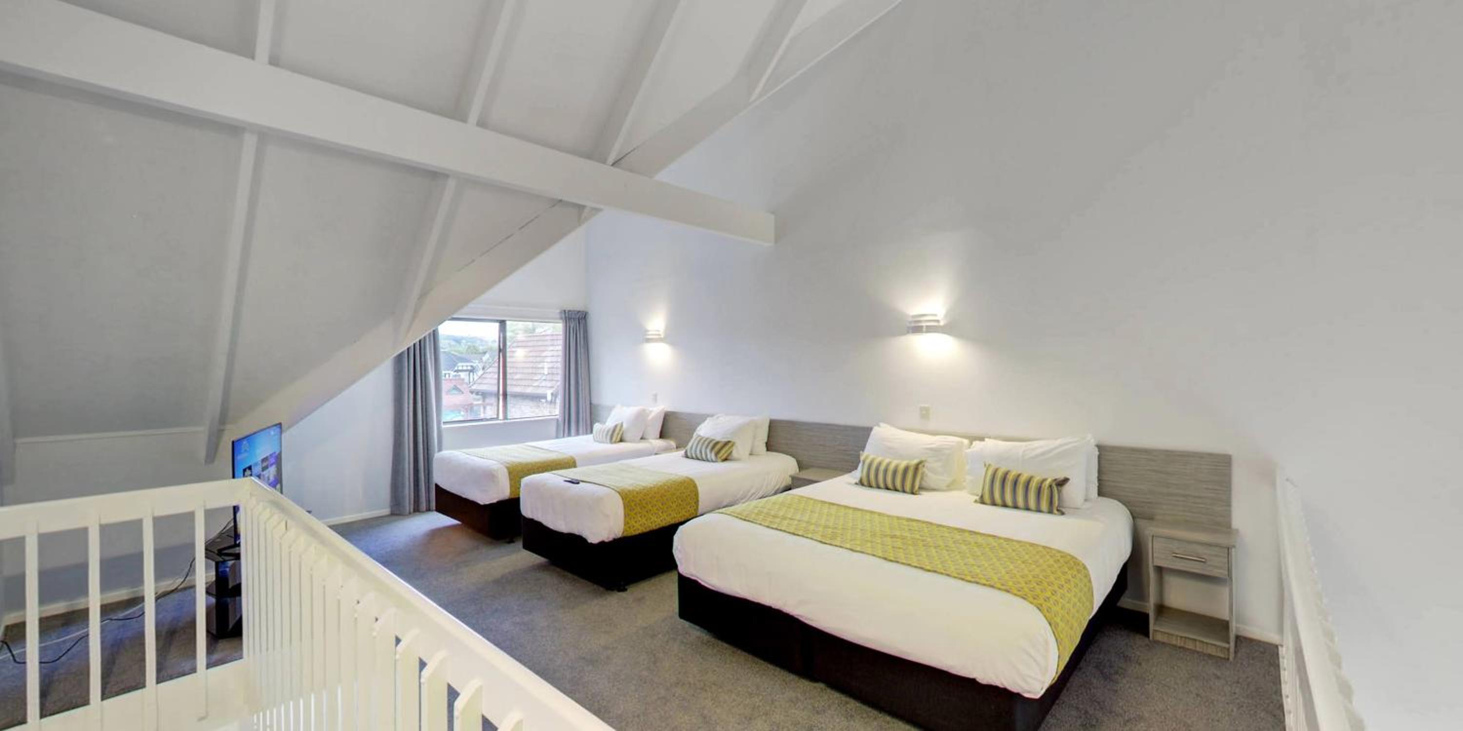 Family Apartment with Hot Tub - Loft - Photo 1