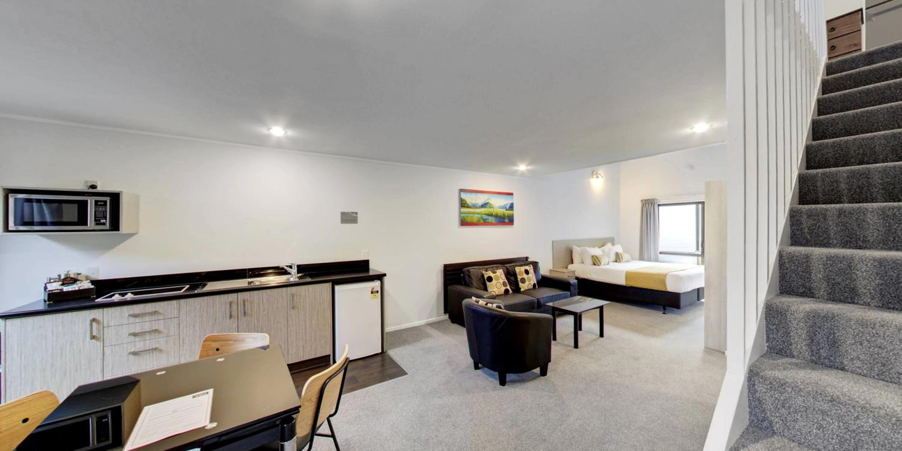 Family Apartment with Hot Tub - Loft - Photo 5
