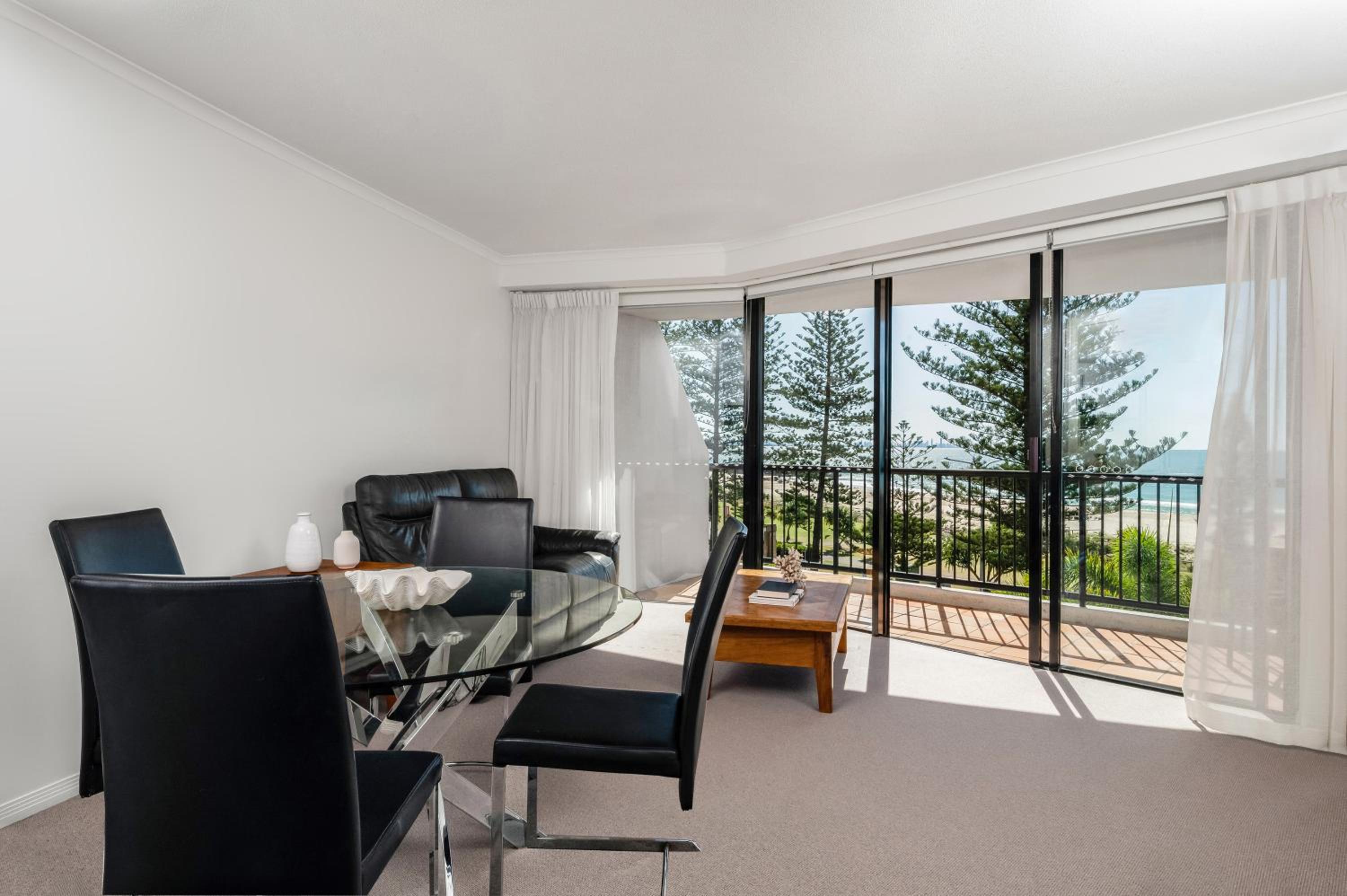 One-Bedroom Apartment With Ocean View - Photo 4