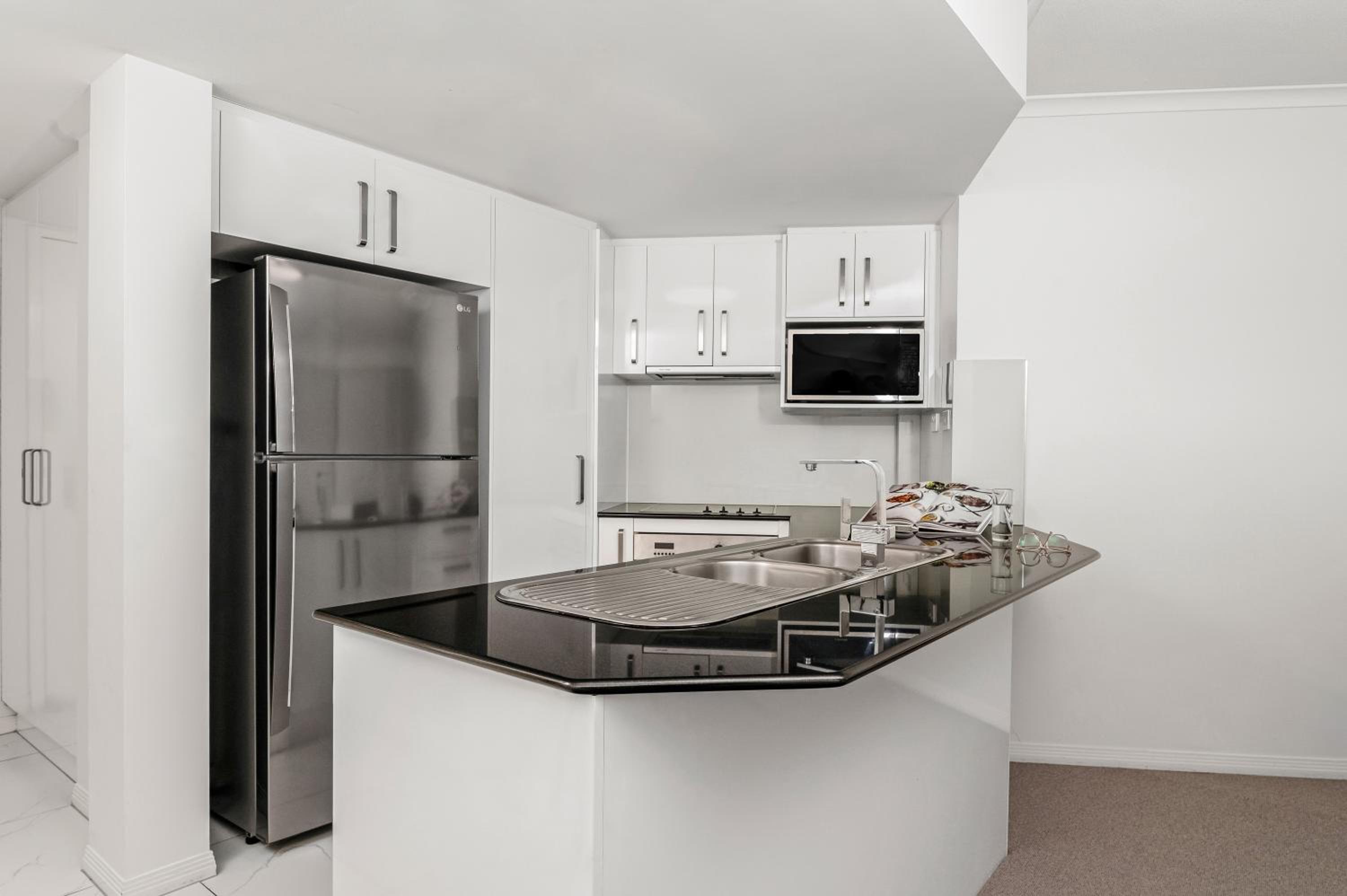 One-Bedroom Apartment With Ocean View - Photo 3